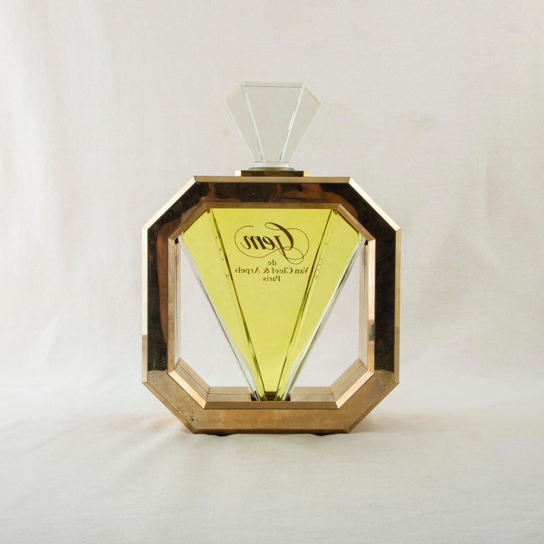 Factice de parfum français à grande échelle du 20ème siècle Gem de Van Cleef  and Arpels sur 1stDibs | grosse bouteille de parfum decoration, ou peut on  trouver le parfum gem de