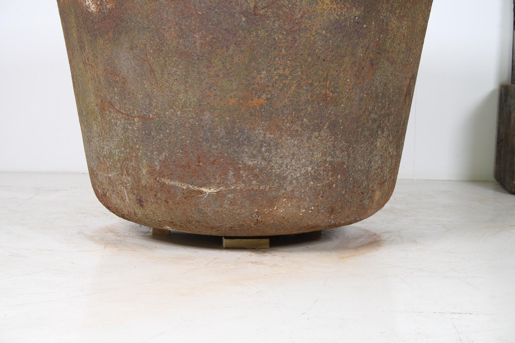 Großformatiger 4ft antiker gusseiserner Kauldron-Pflanzgefäßtopf mit emailliertem Verdigris im Angebot 4