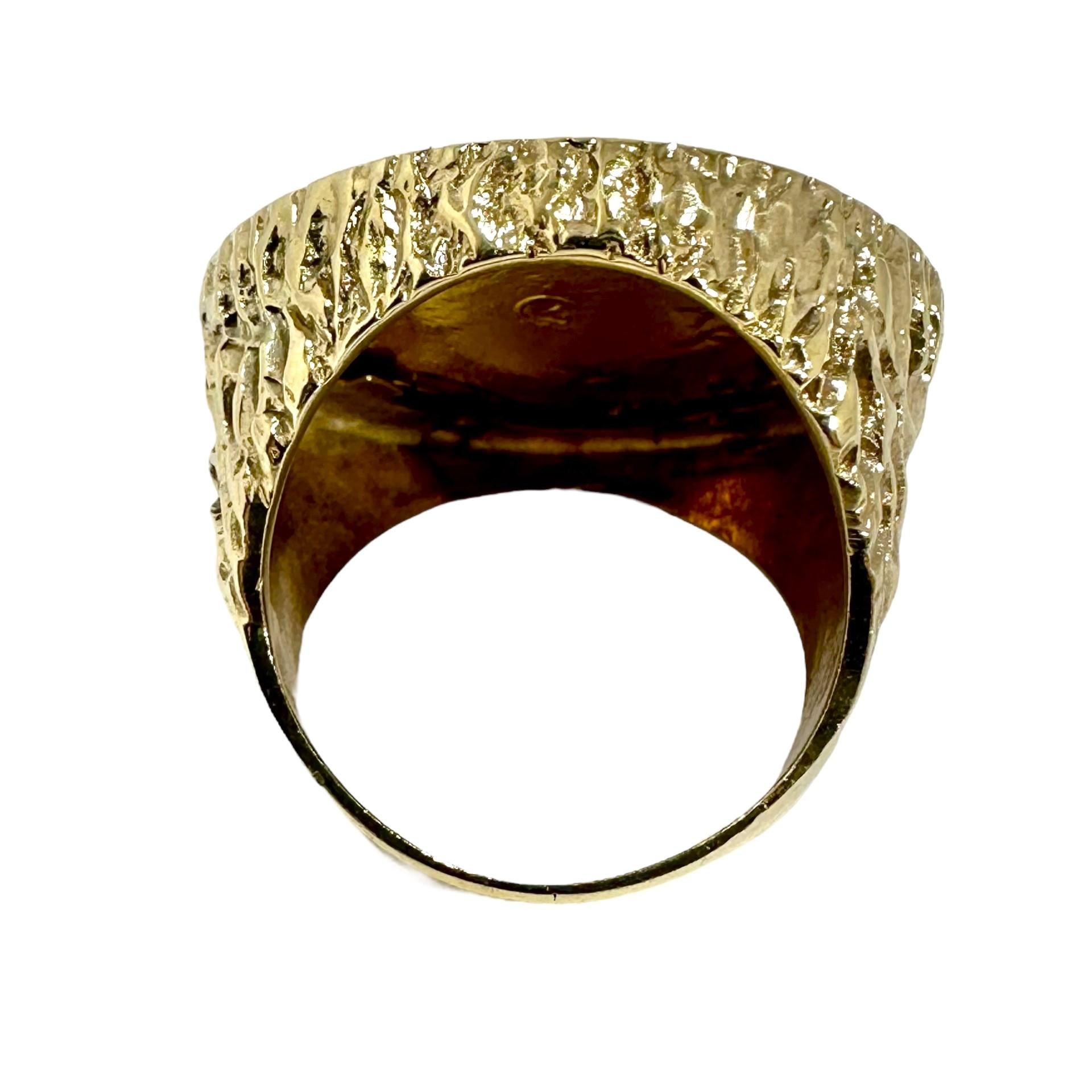 Large Scale, 9k Gold Ring with 22k Gold British Sovereign Coin Dated 1909 In Good Condition In Palm Beach, FL