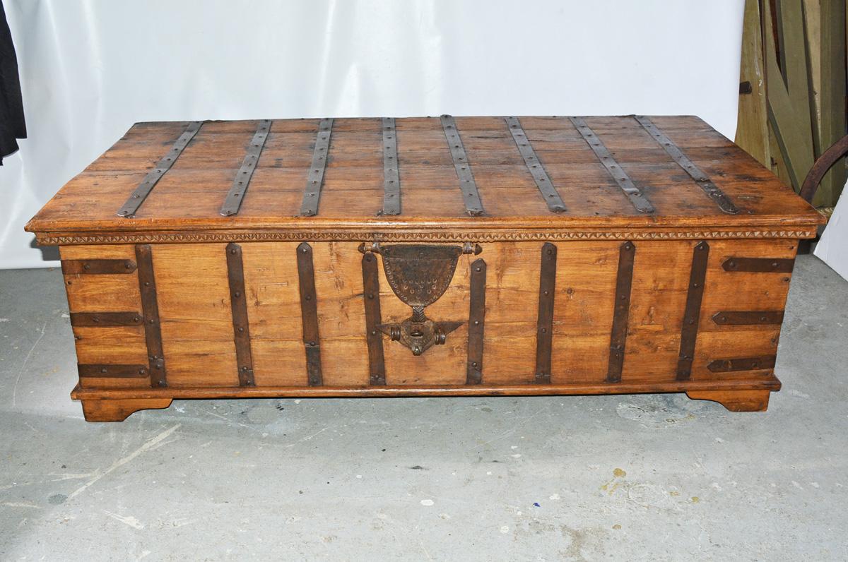 Wonderfully detailed Anglo-Indian trunk with metal strapping. Base can be removed if an 18