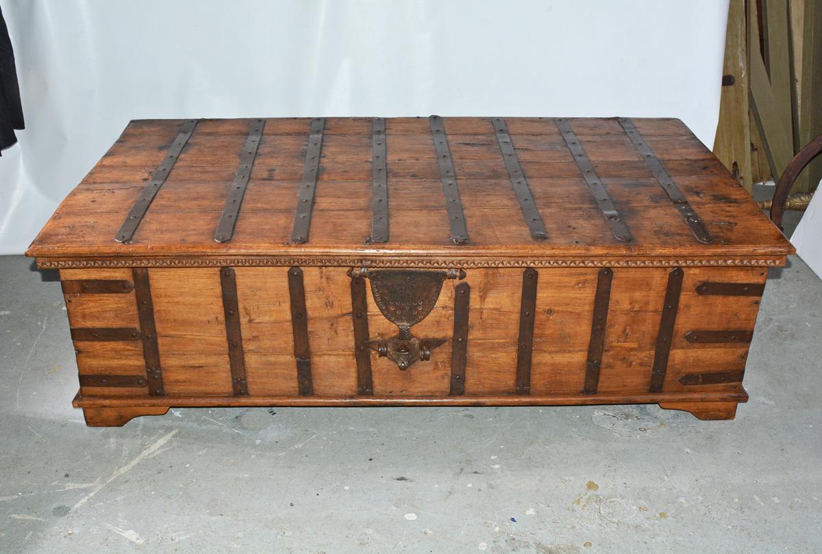 trunk coffee table india