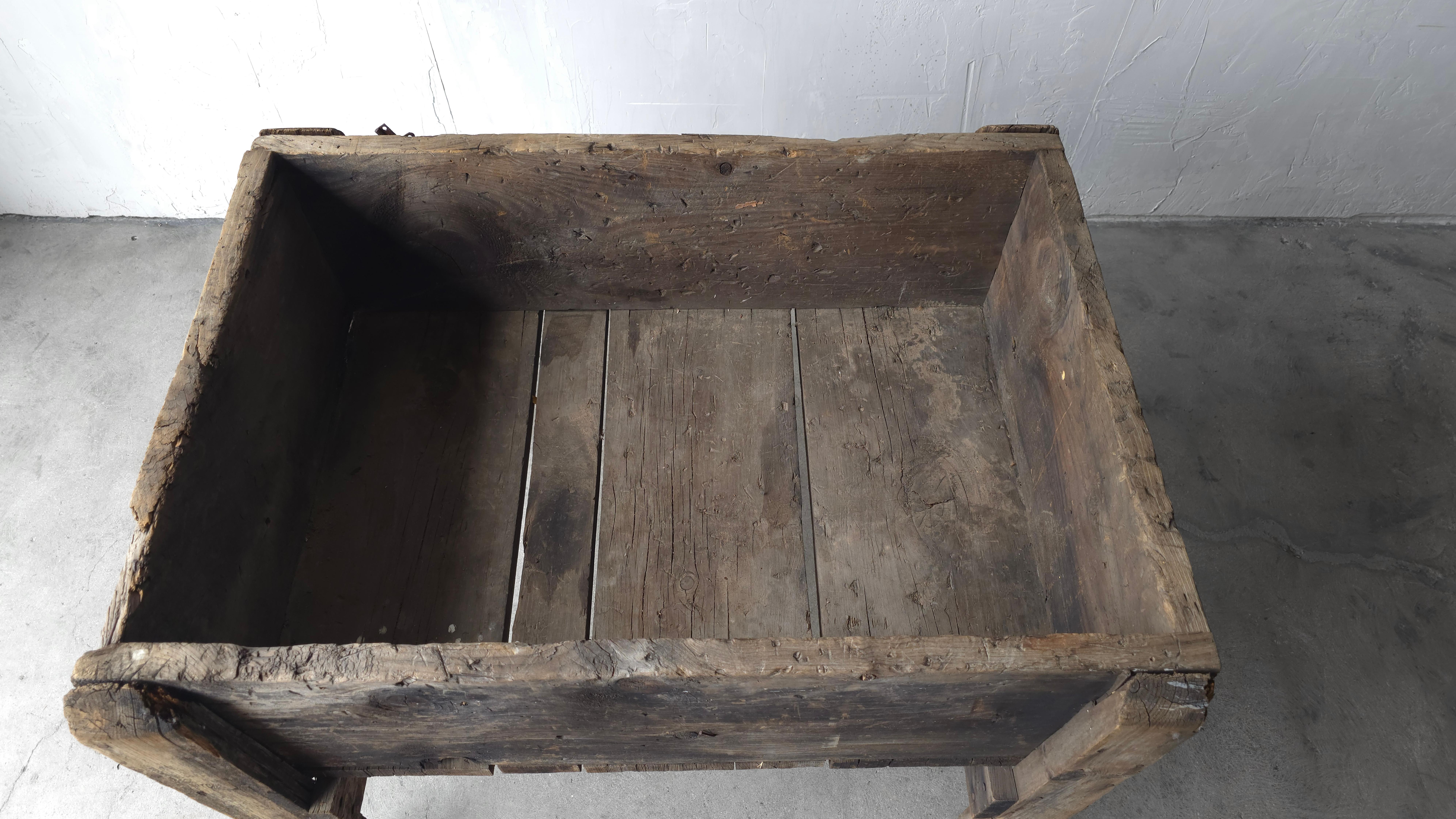 20ième siècle Jardinière industrielle en bois à grande échelle en vente
