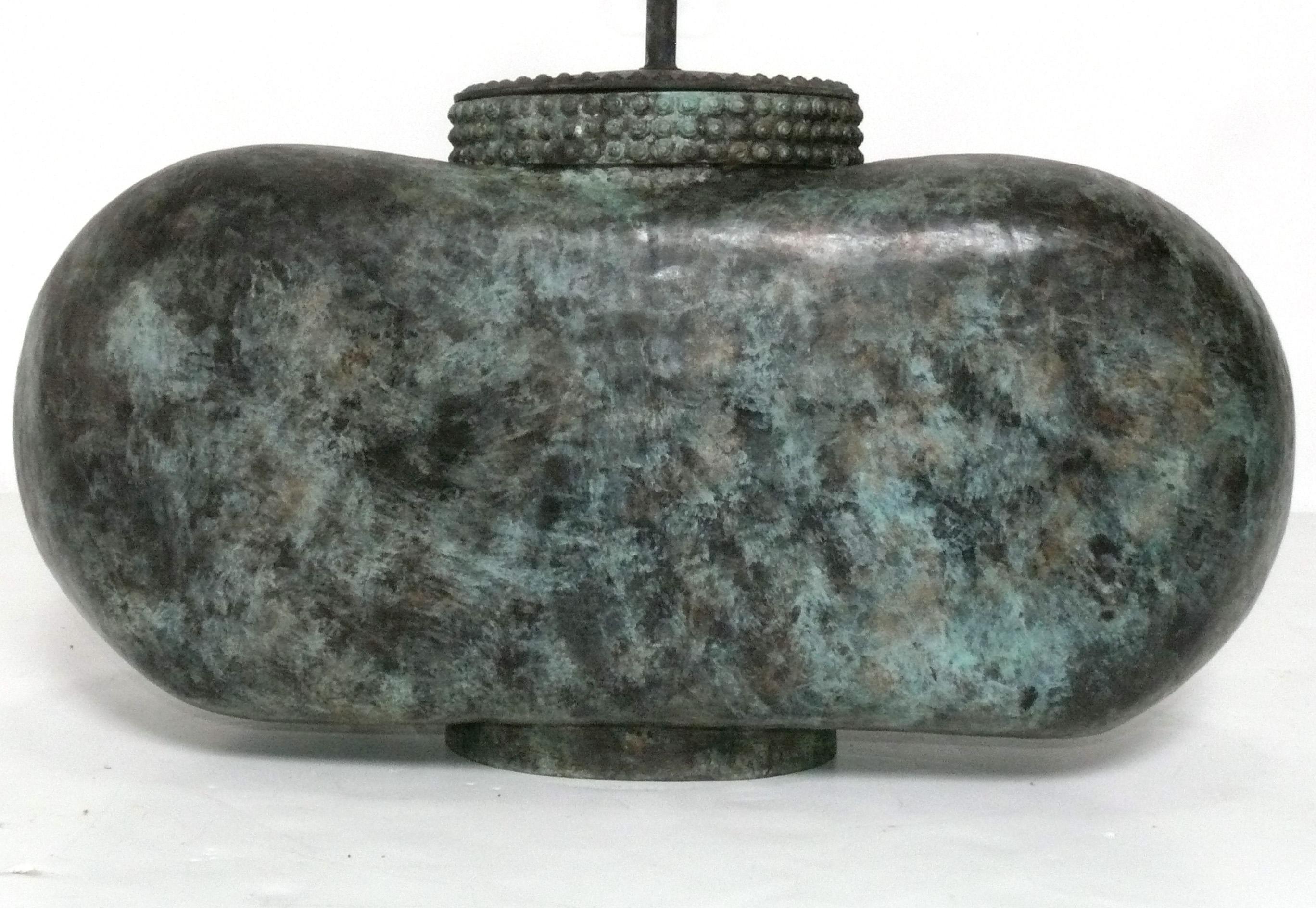 Esportazione cinese Lampada in stile arcaico cinese di grandi dimensioni con finitura in bronzo e patina di Verdigris 24 