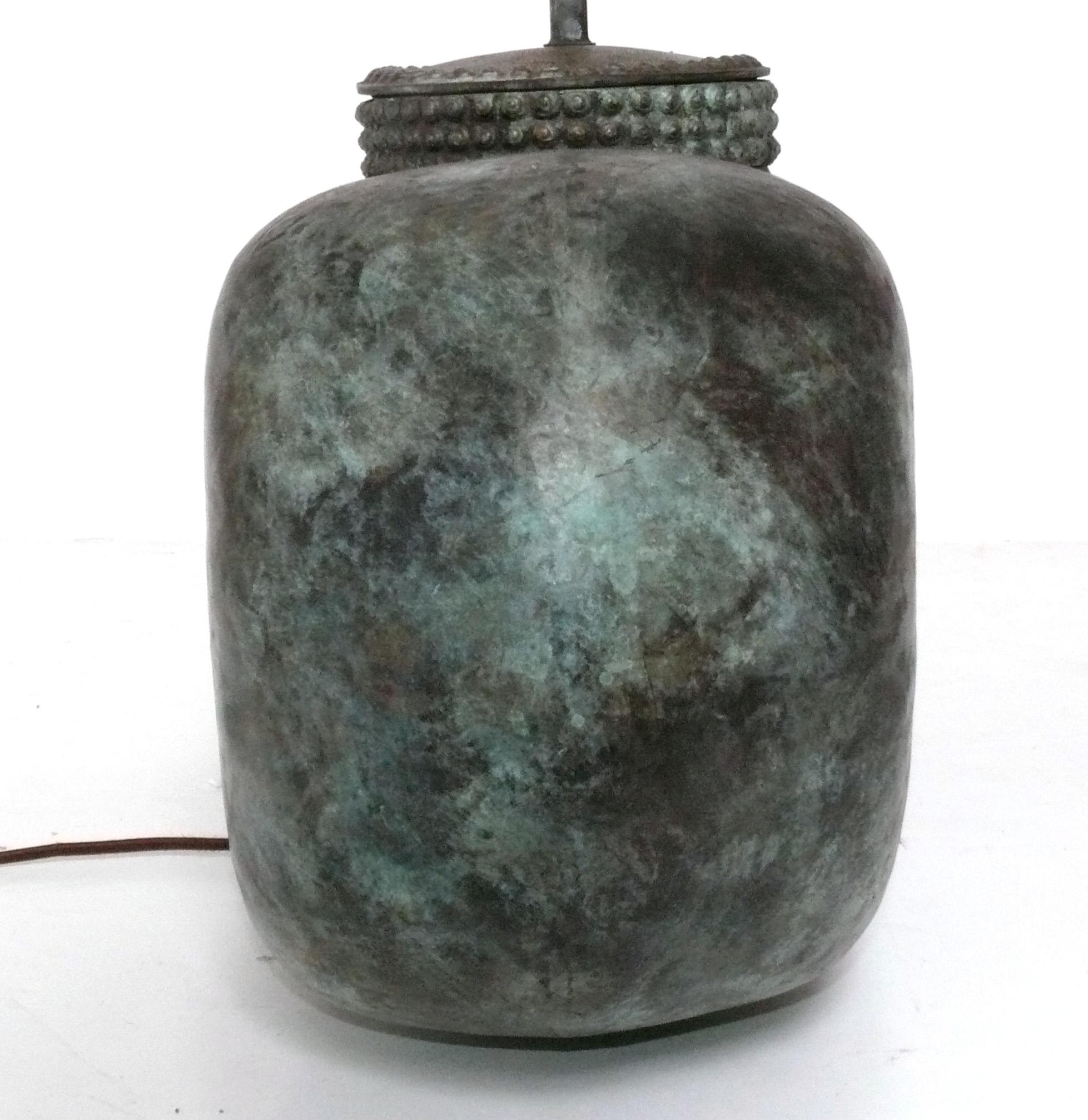 Dipinto Lampada in stile arcaico cinese di grandi dimensioni con finitura in bronzo e patina di Verdigris 24 