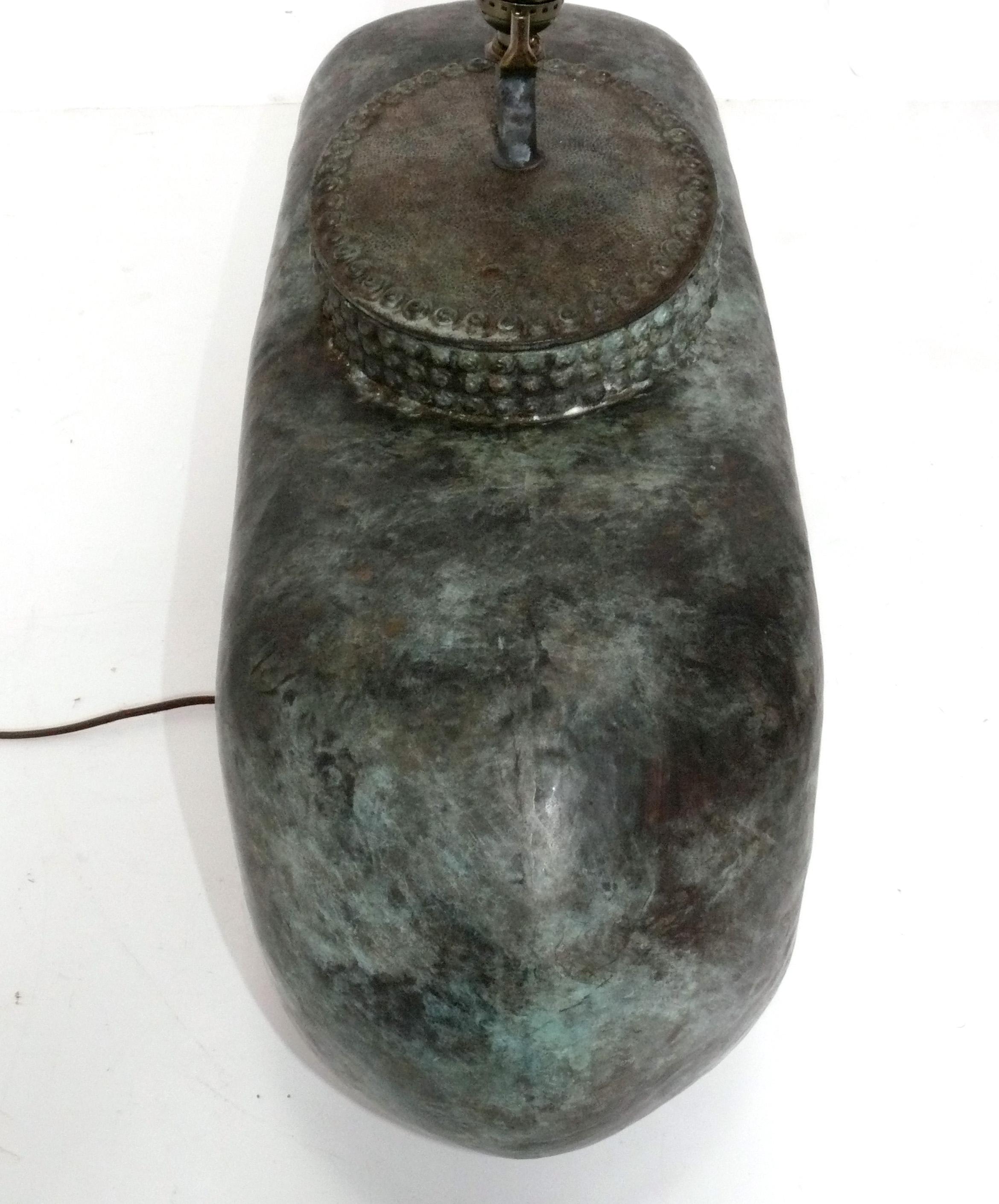 Lampada in stile arcaico cinese di grandi dimensioni con finitura in bronzo e patina di Verdigris 24 