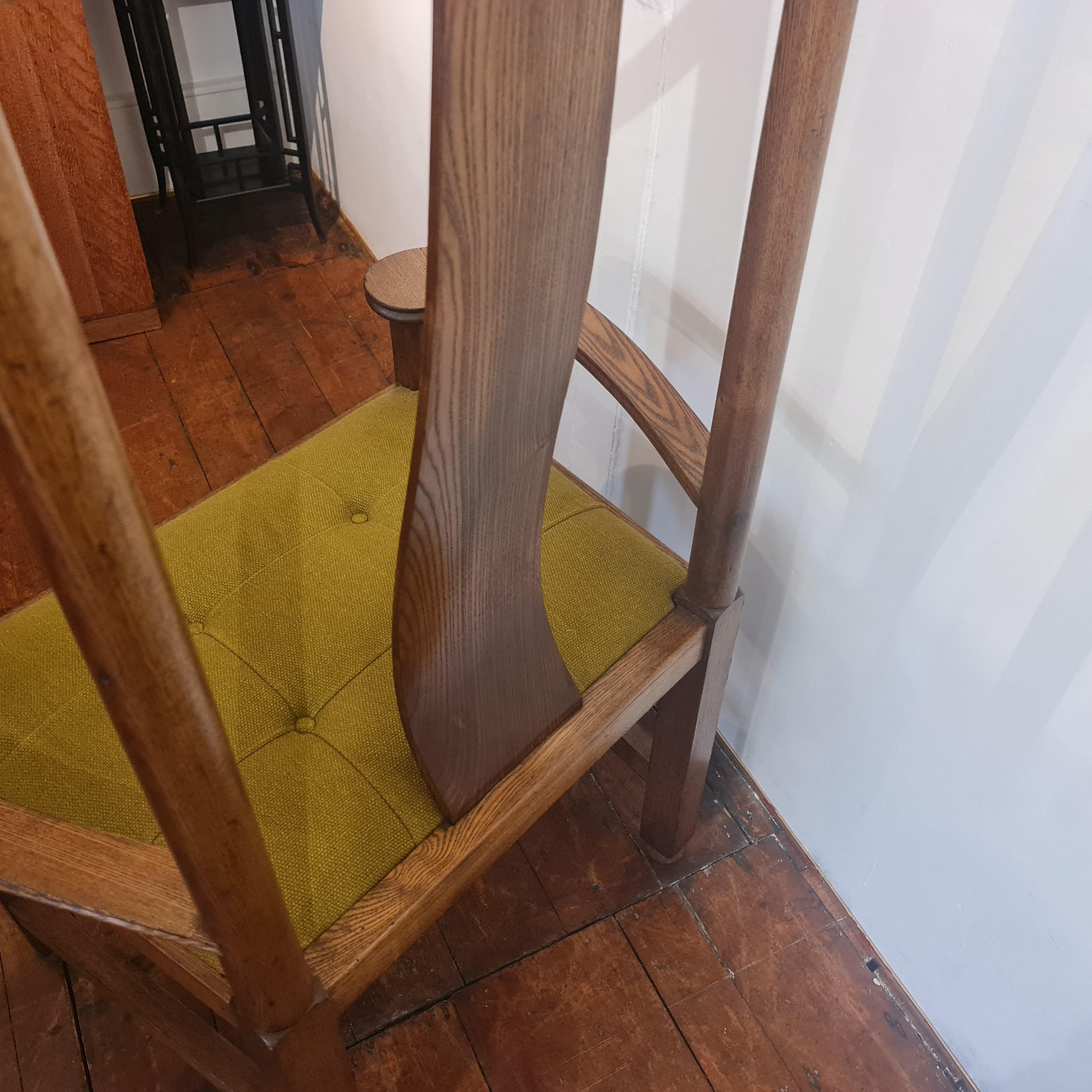 Large Scale Arts & Crafts oak Armchair For Sale 3