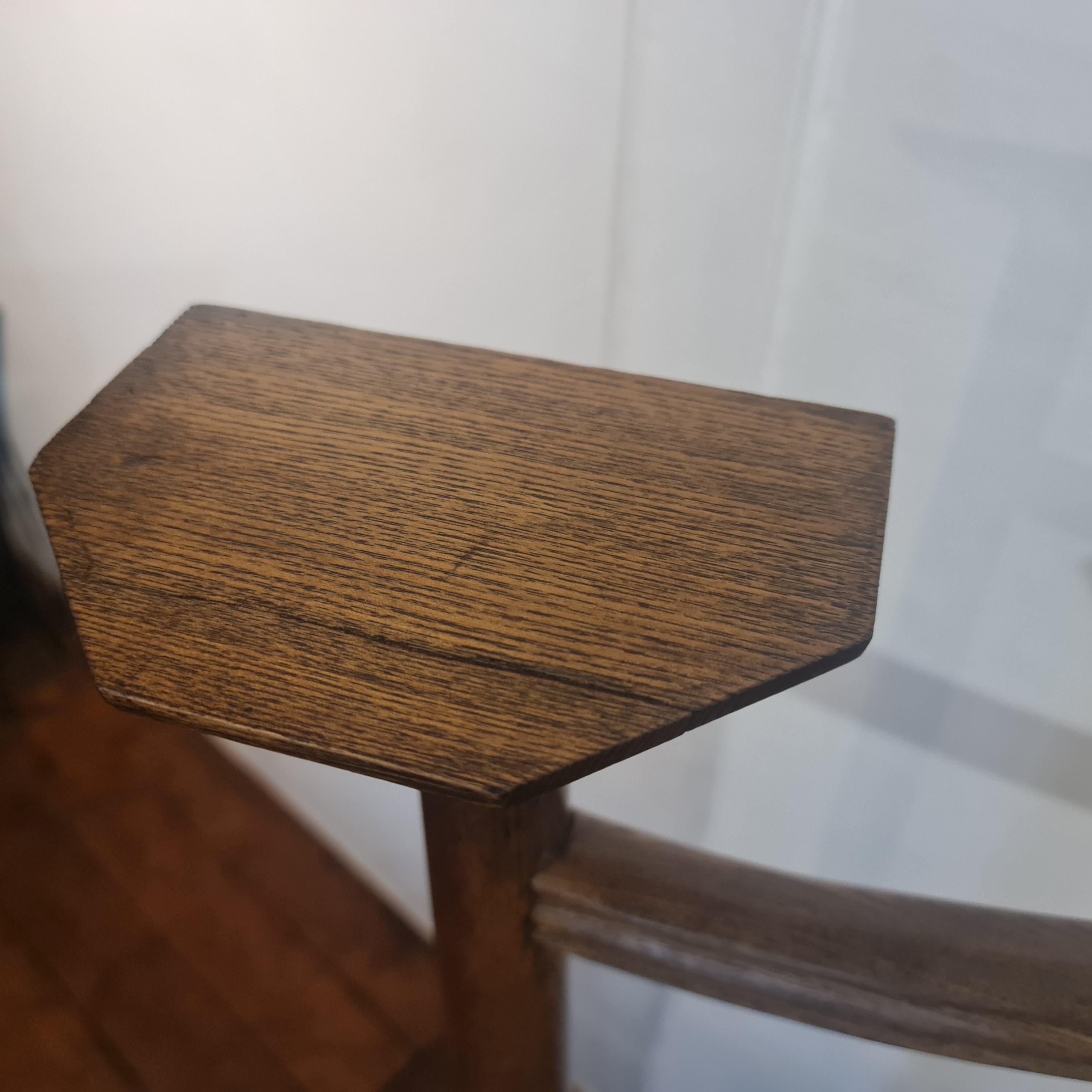 Large Scale Arts & Crafts oak Armchair For Sale 1