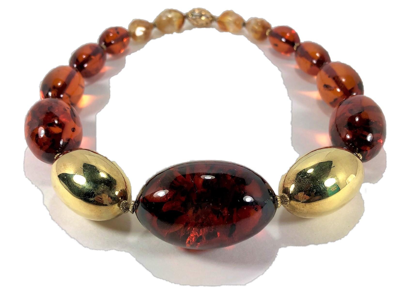 Collar de cuentas de ámbar báltico y oro a gran escala Cuenta