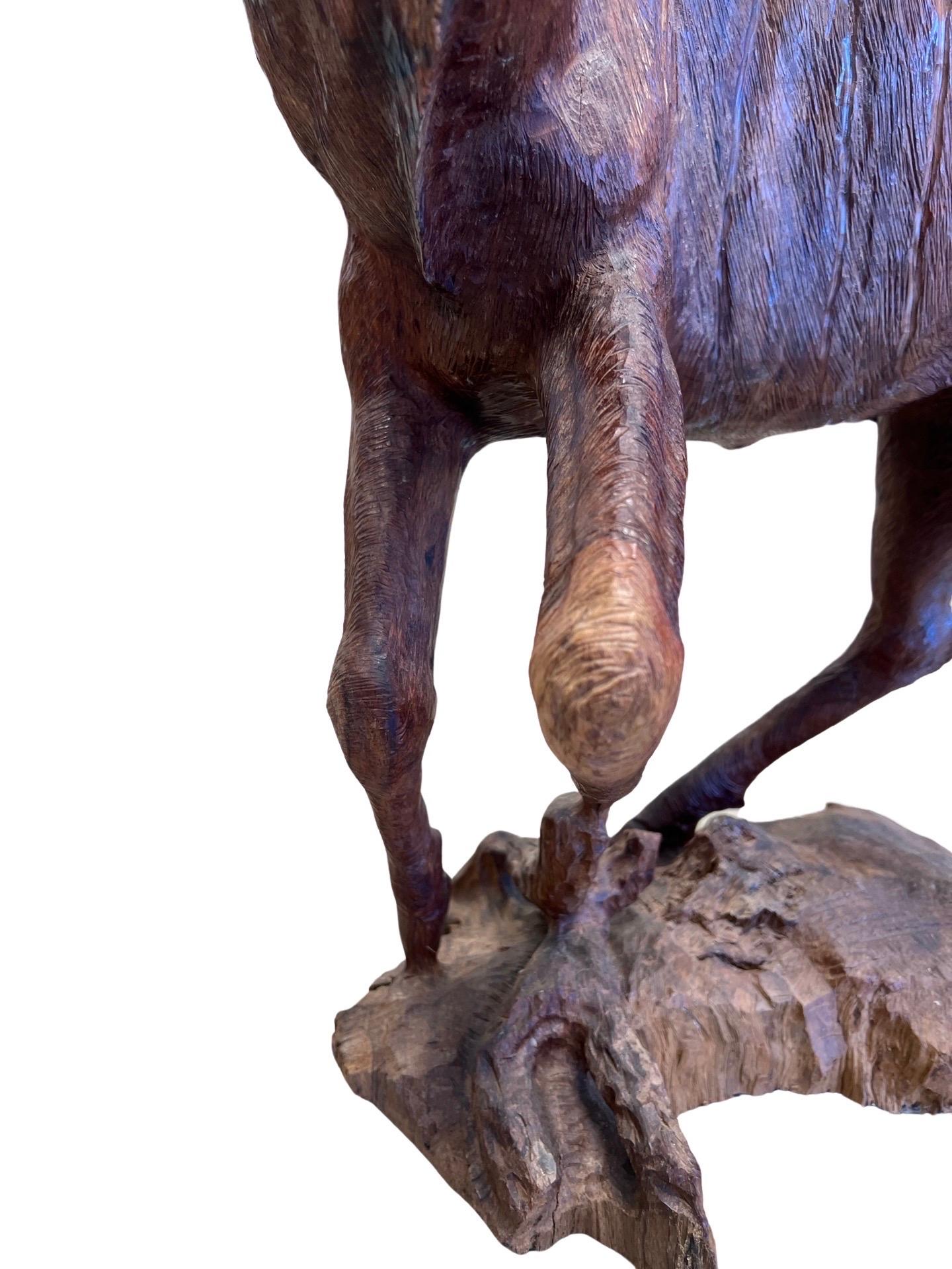 Großformatige handgeschnitzte Hirsch- oder Hirsch-Skulptur im Schwarzwaldstil im Angebot 1