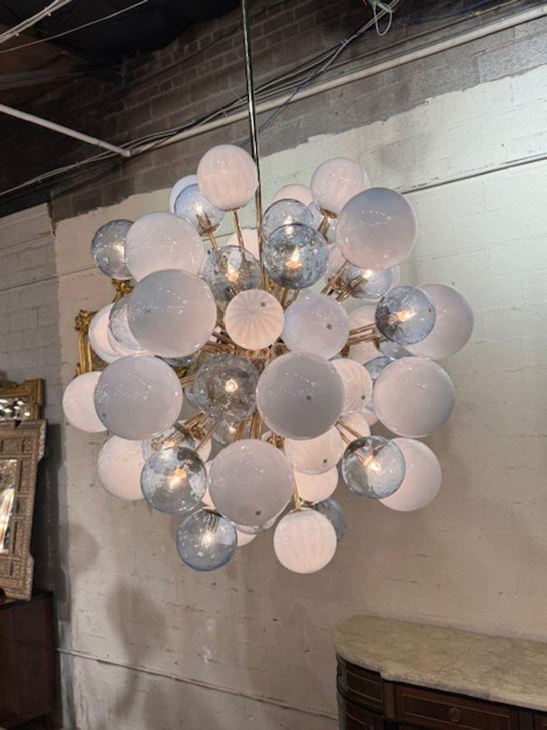 Laiton Large Scale Blue Murano Glass and Brass Cloud Chandelier en vente