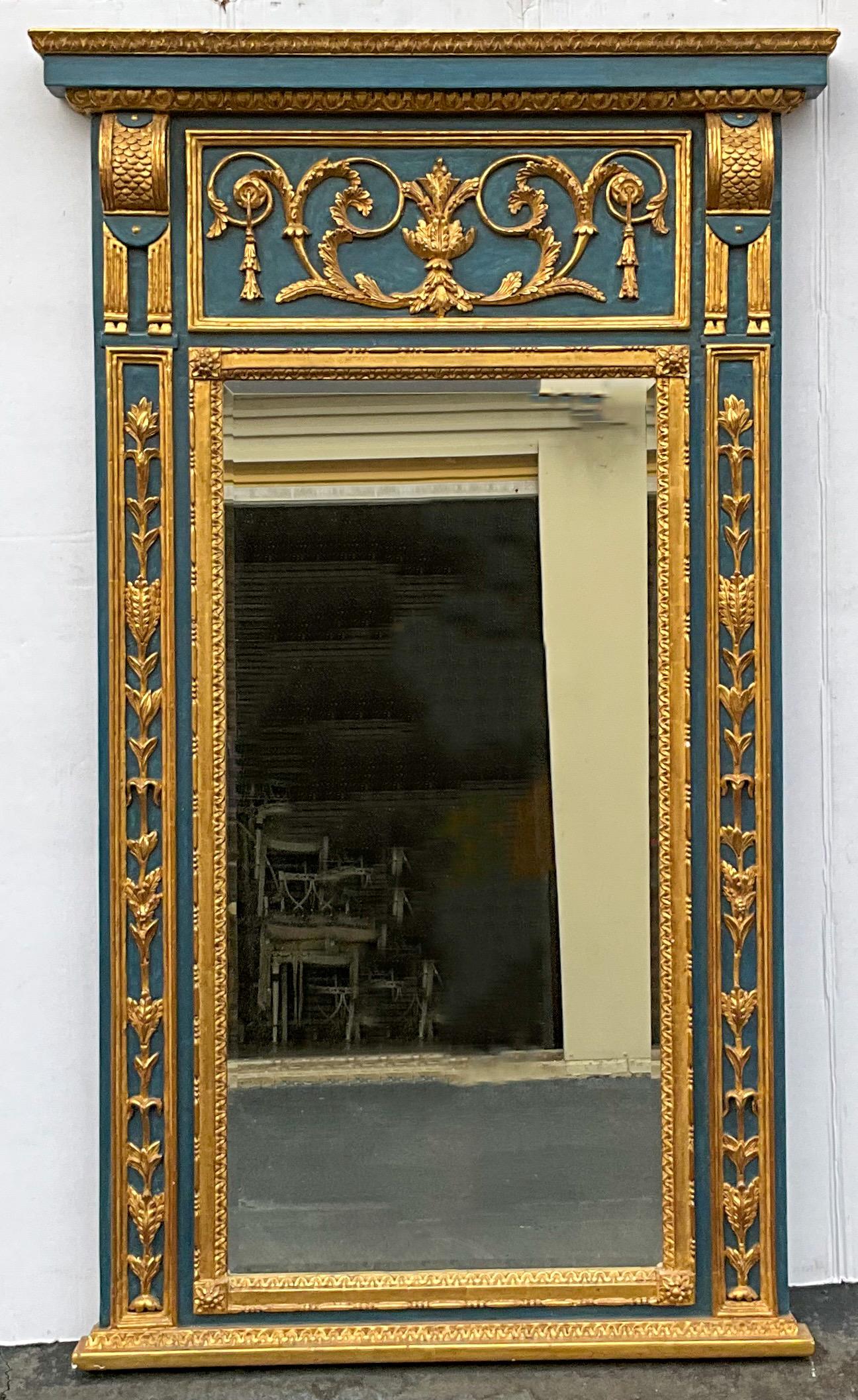 Grand miroir mural italien de style néoclassique en bois doré sculpté et peint en bleu en vente 2