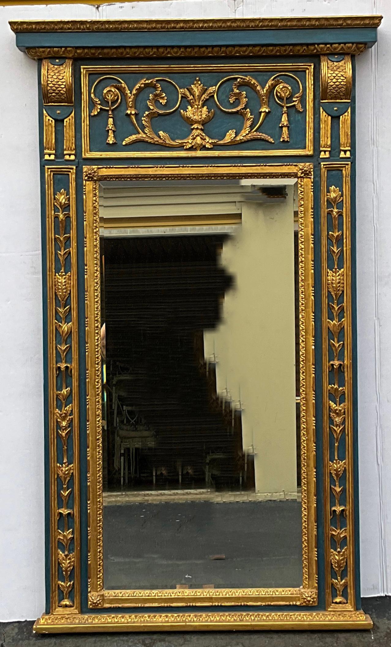 Grand miroir mural italien de style néoclassique en bois doré sculpté et peint en bleu en vente 3