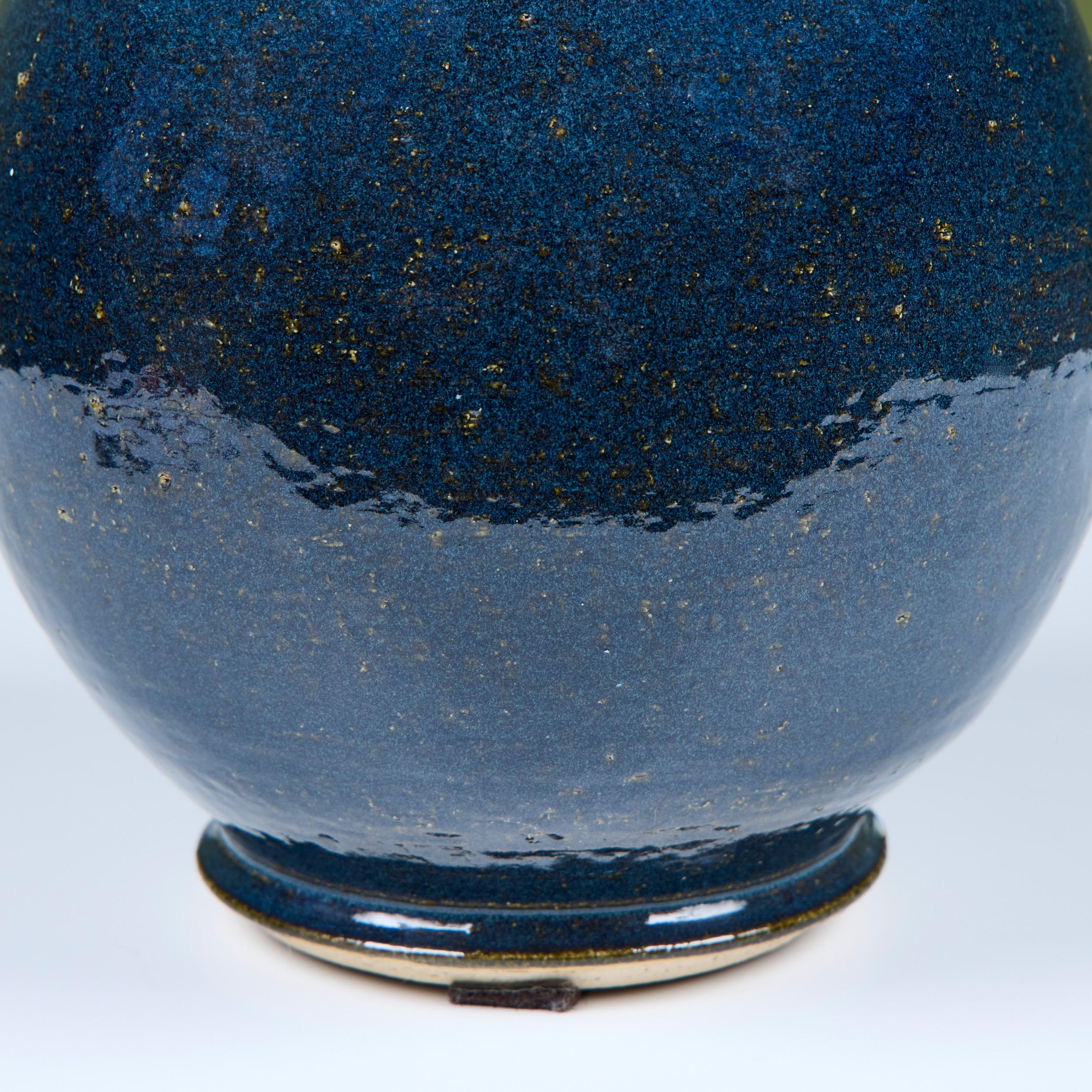 Große blaue Studio-Keramikvase im Angebot 5