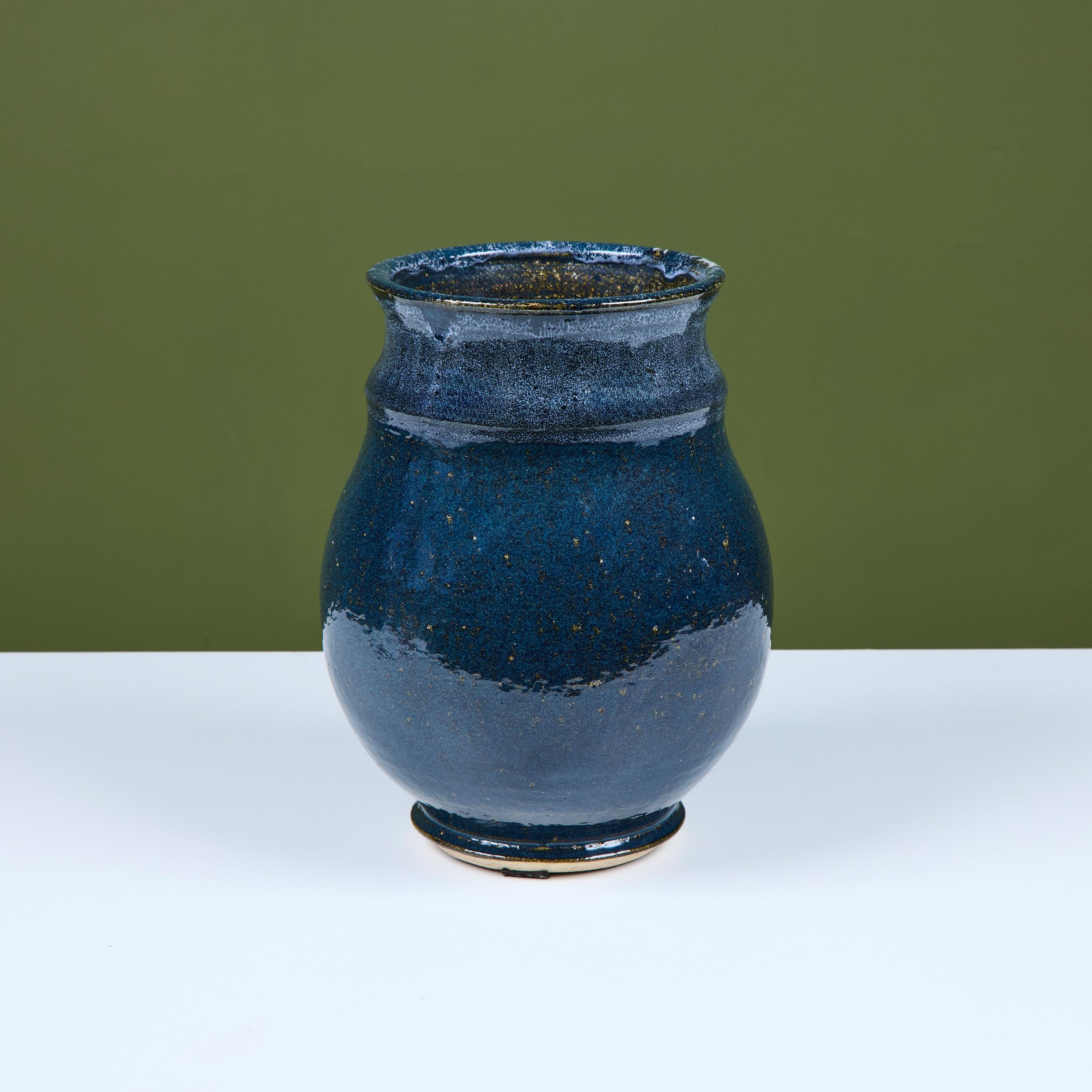 Große blaue Studio-Keramikvase (Glasiert) im Angebot