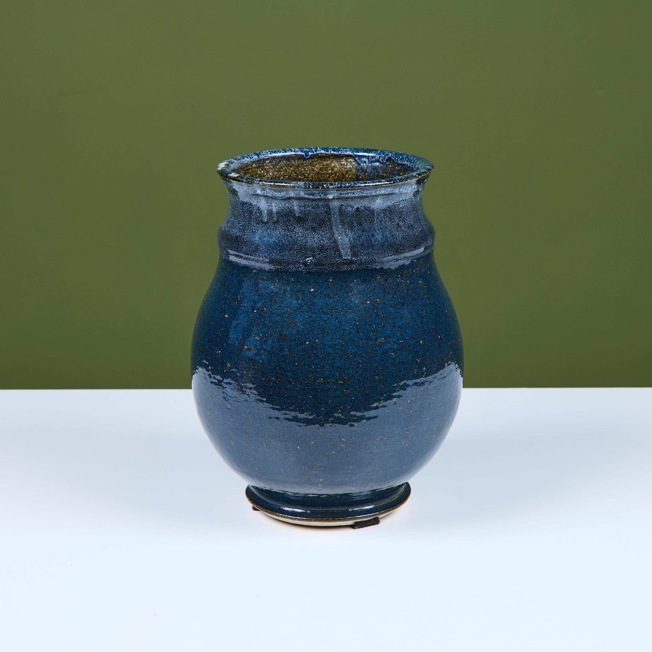 Große blaue Studio-Keramikvase (20. Jahrhundert) im Angebot