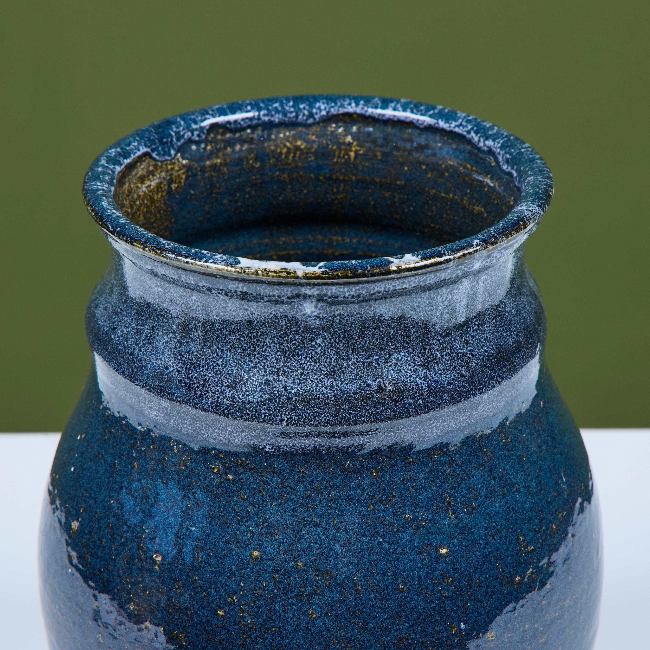 Große blaue Studio-Keramikvase im Angebot 2