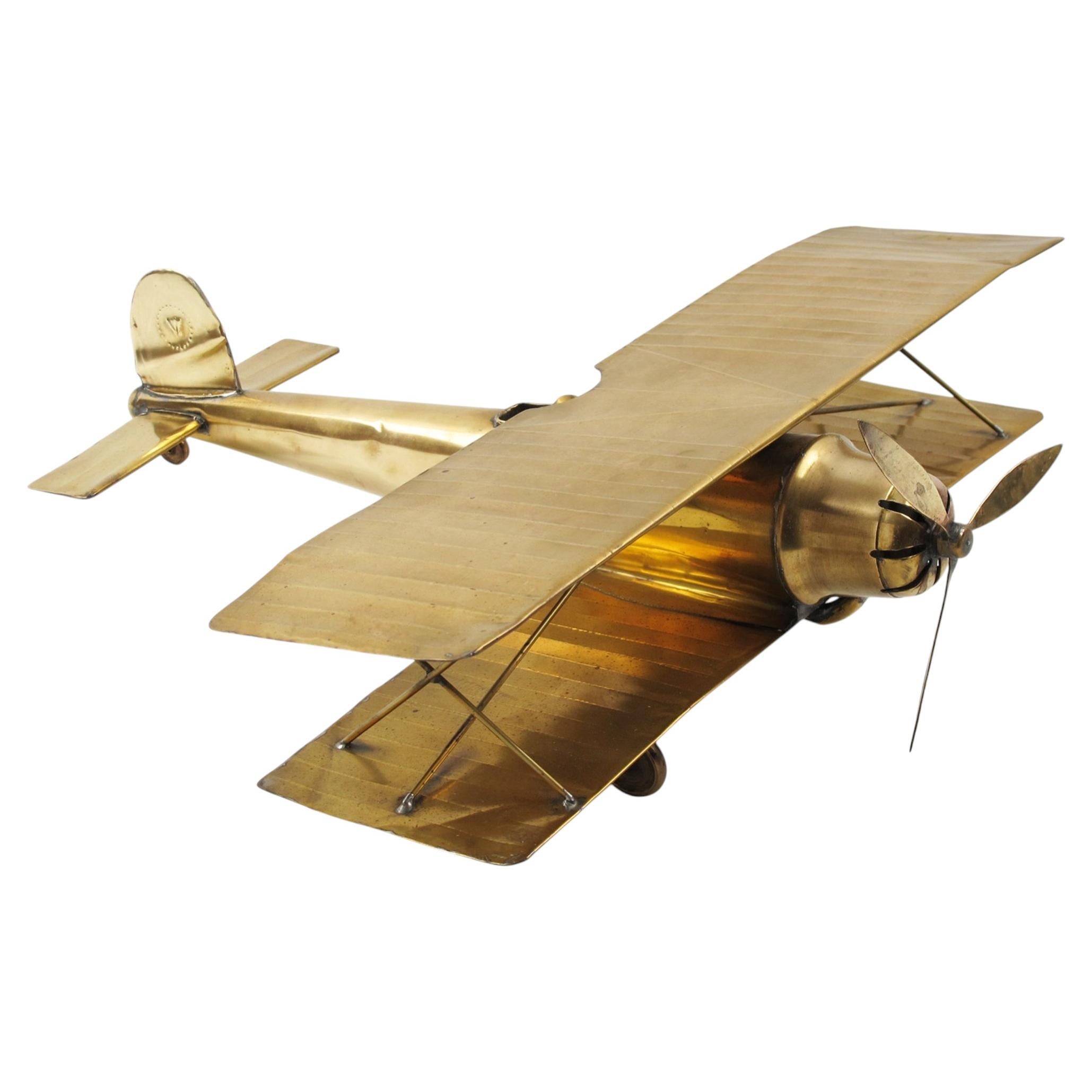 Modelo de aviación biplano de latón a gran escala de la Primera Guerra Mundial