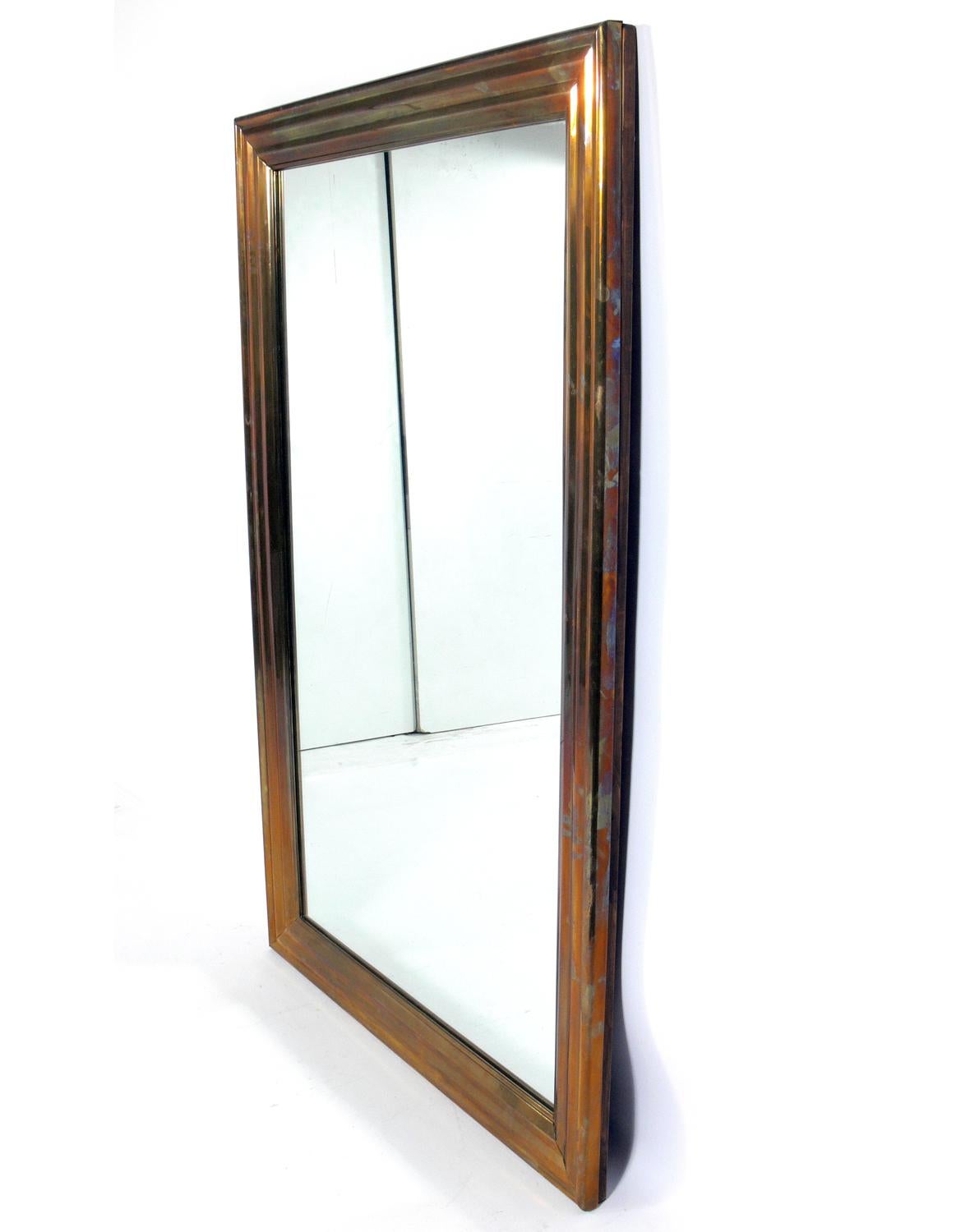 Grand miroir en laiton du XIXe siècle, vers les années 1890. Mesure une impressionnante hauteur de 63