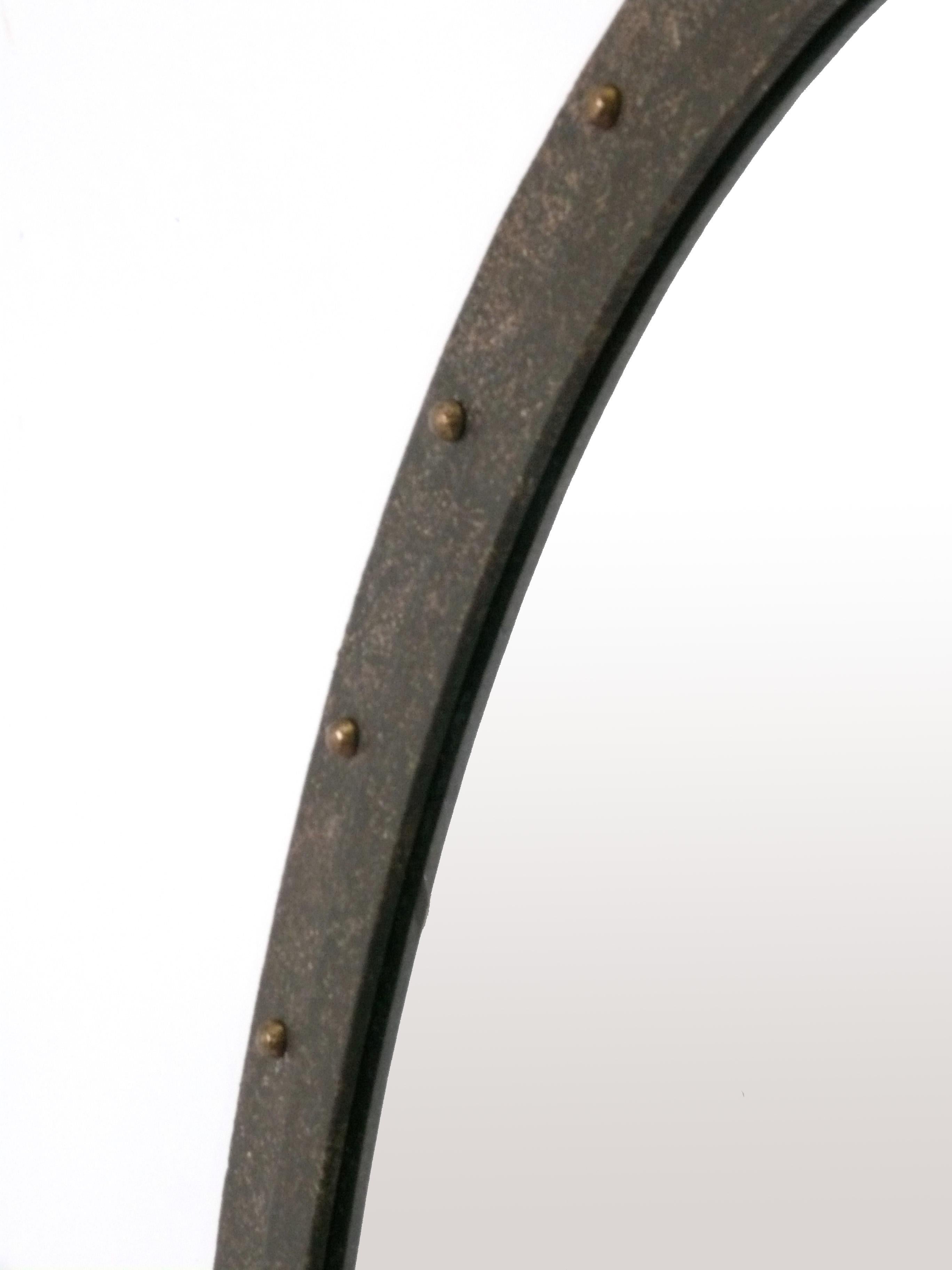 Metà XX secolo Specchio Oblò ovale in bronzo di grandi dimensioni 58,5