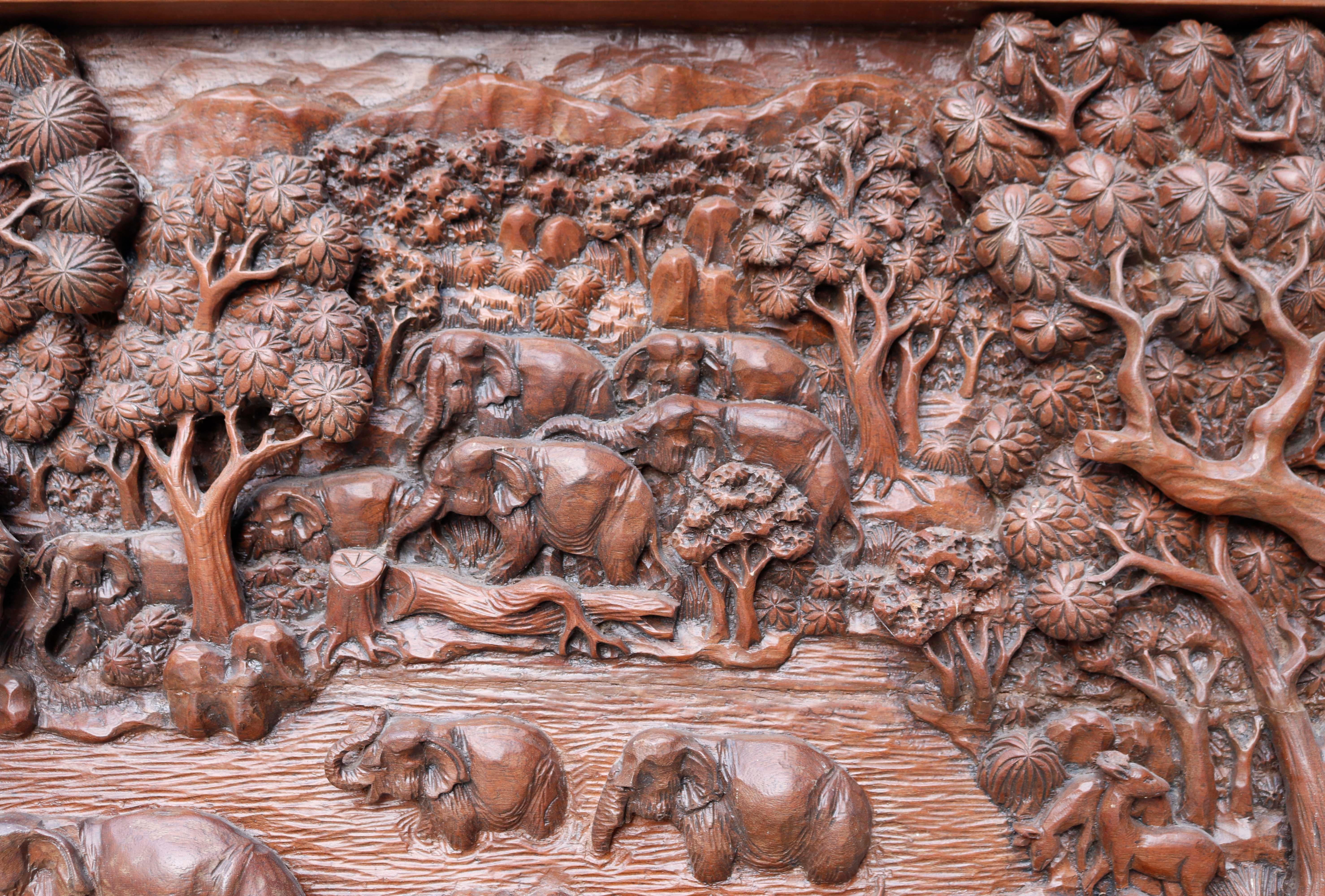 Hardwood Large Scale Carved Oriental Wall Panel and Decoration