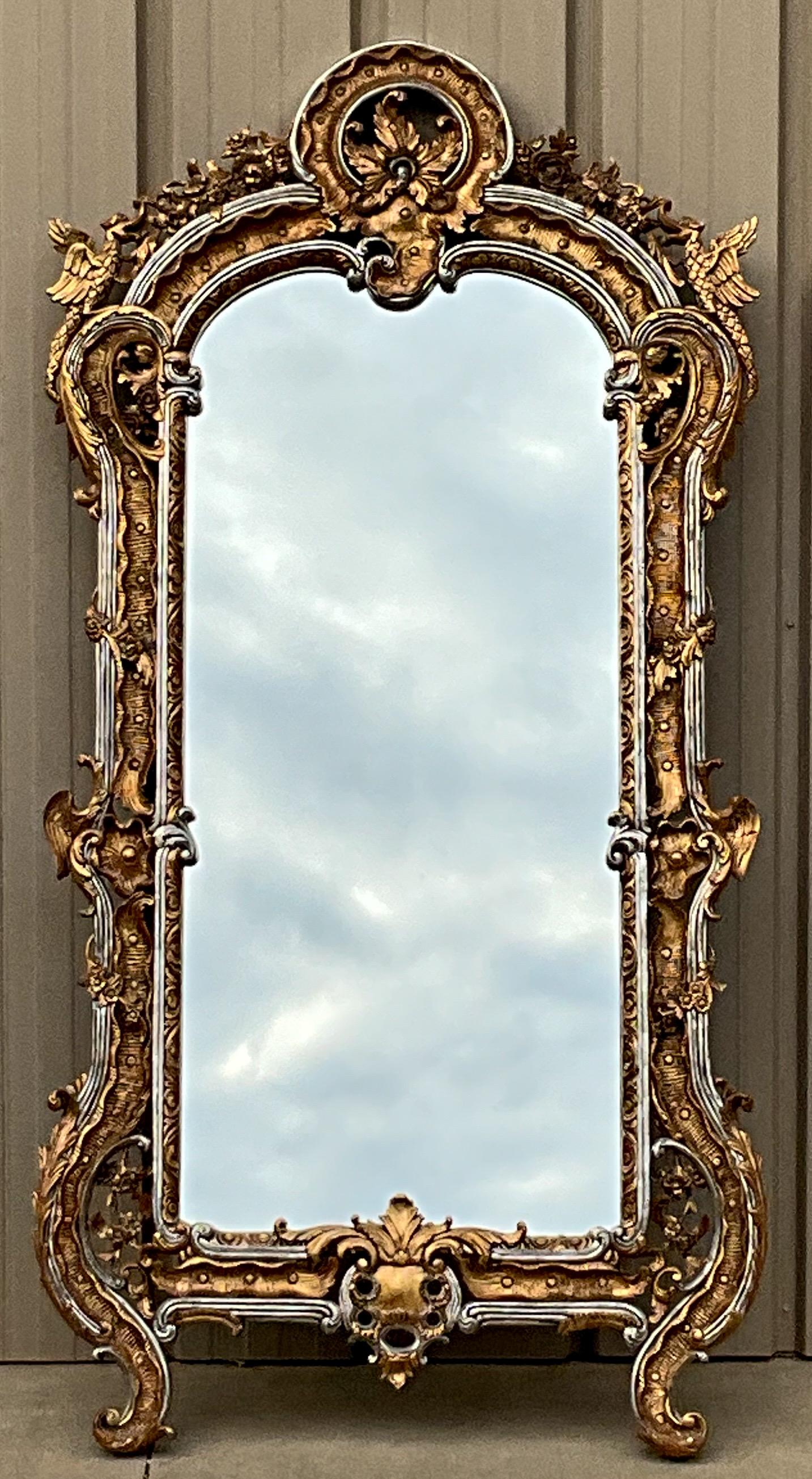 Grand miroir chinois en bois doré de style Chippendale Att. À Smith & Smith en vente 2