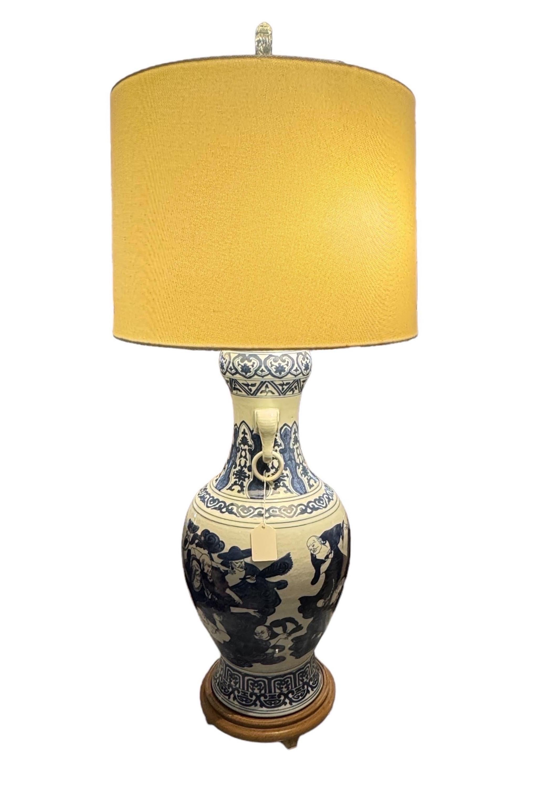 Lampada a forma di urna blu e bianca da esportazione cinese di grandi dimensioni in vendita 6