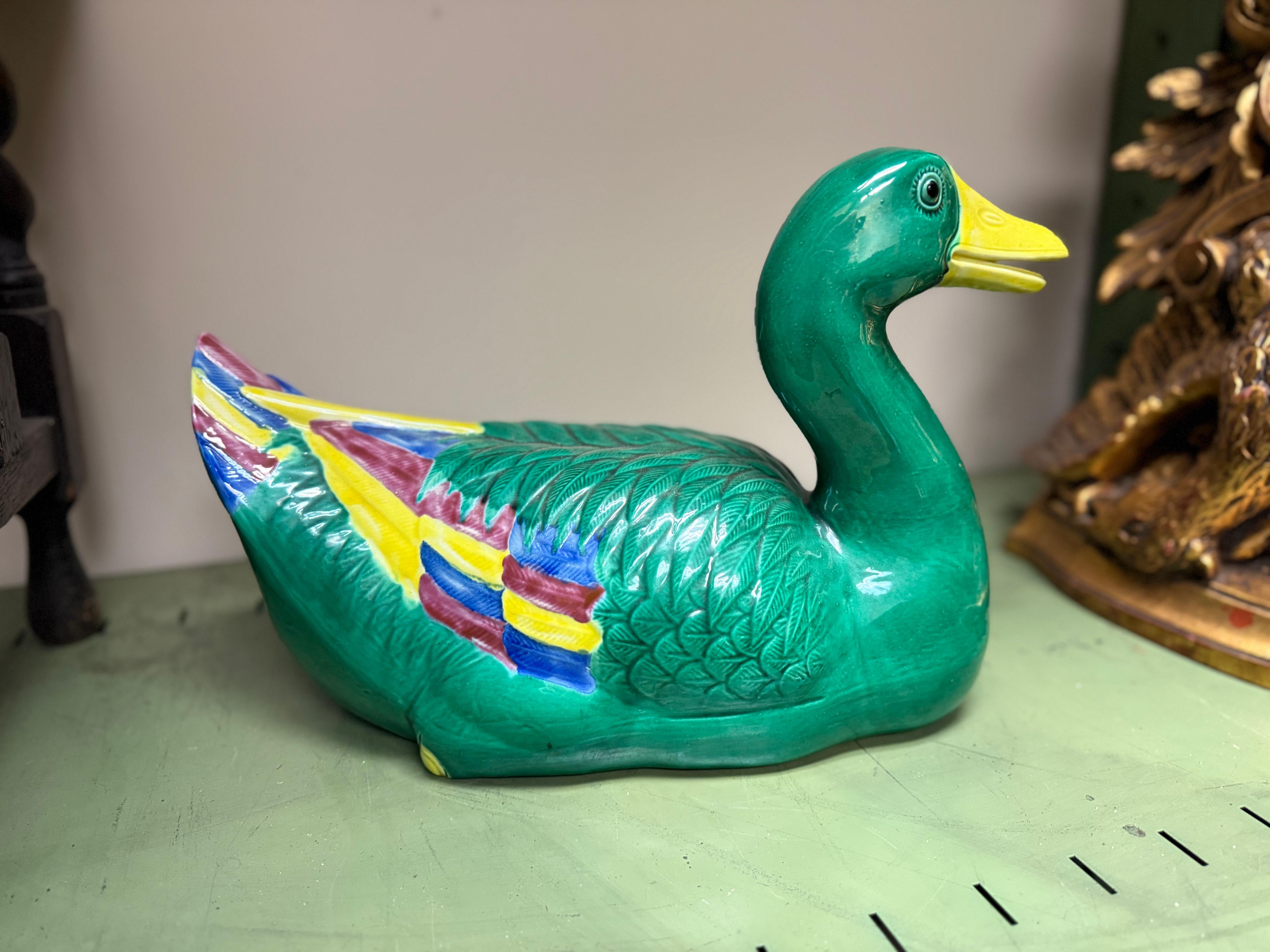 Großformatige handbemalte Keramik-Enten im chinesischen Exportstil, Paar im Angebot 5