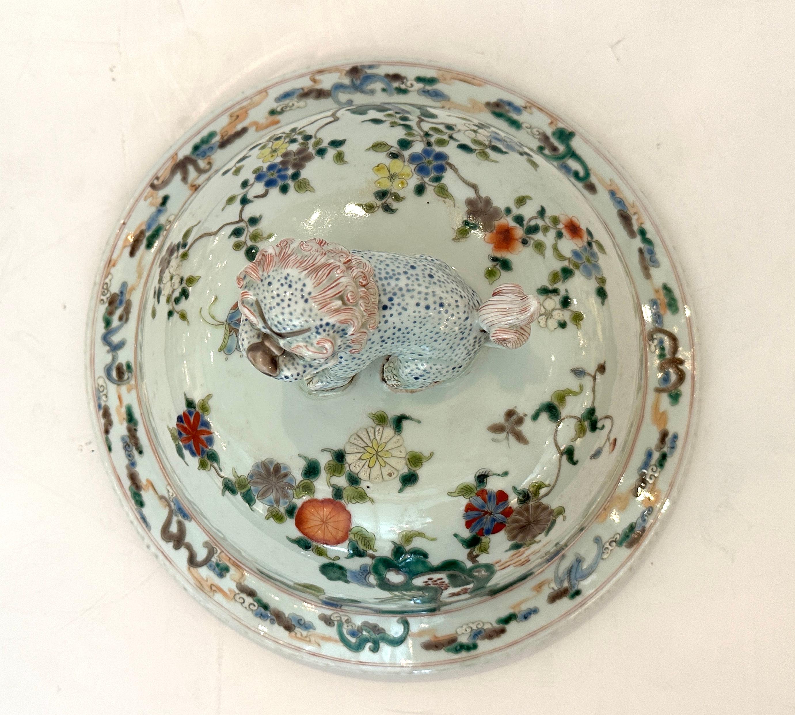 Großer chinesischer Porzellankrug mit Deckel aus Foo Dog im Angebot 1