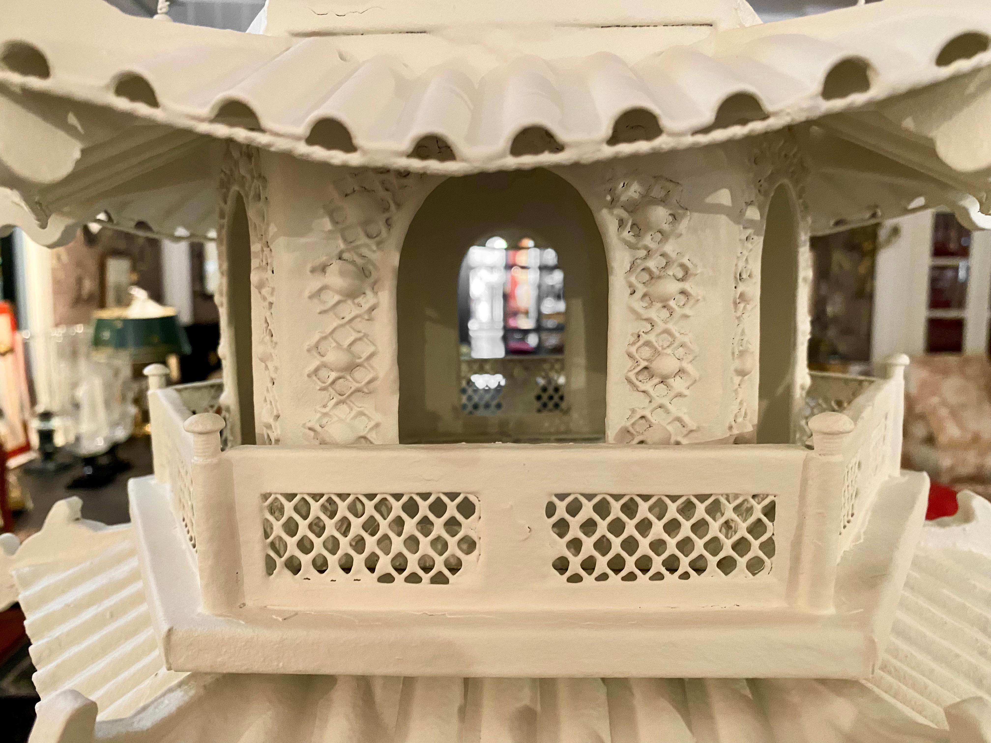 Large-Scale Chinoiserie Pagoda, Seven-Tier, White Painted Tôle In Good Condition For Sale In Montreal, Quebec