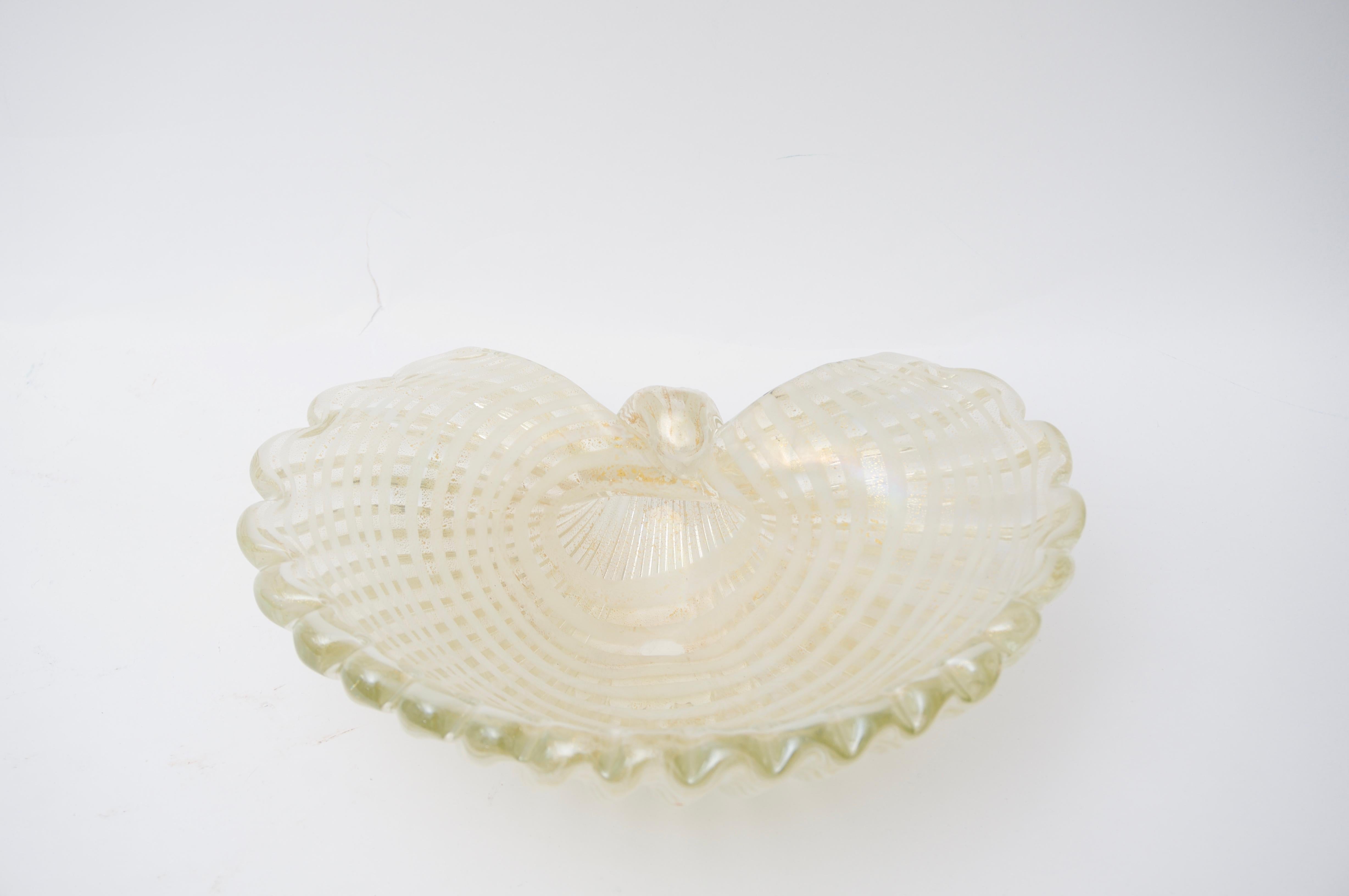 This stylish, large scale Barovier et Toso Murano glass shell shaped dish was acquired from a Palm Beach estate.