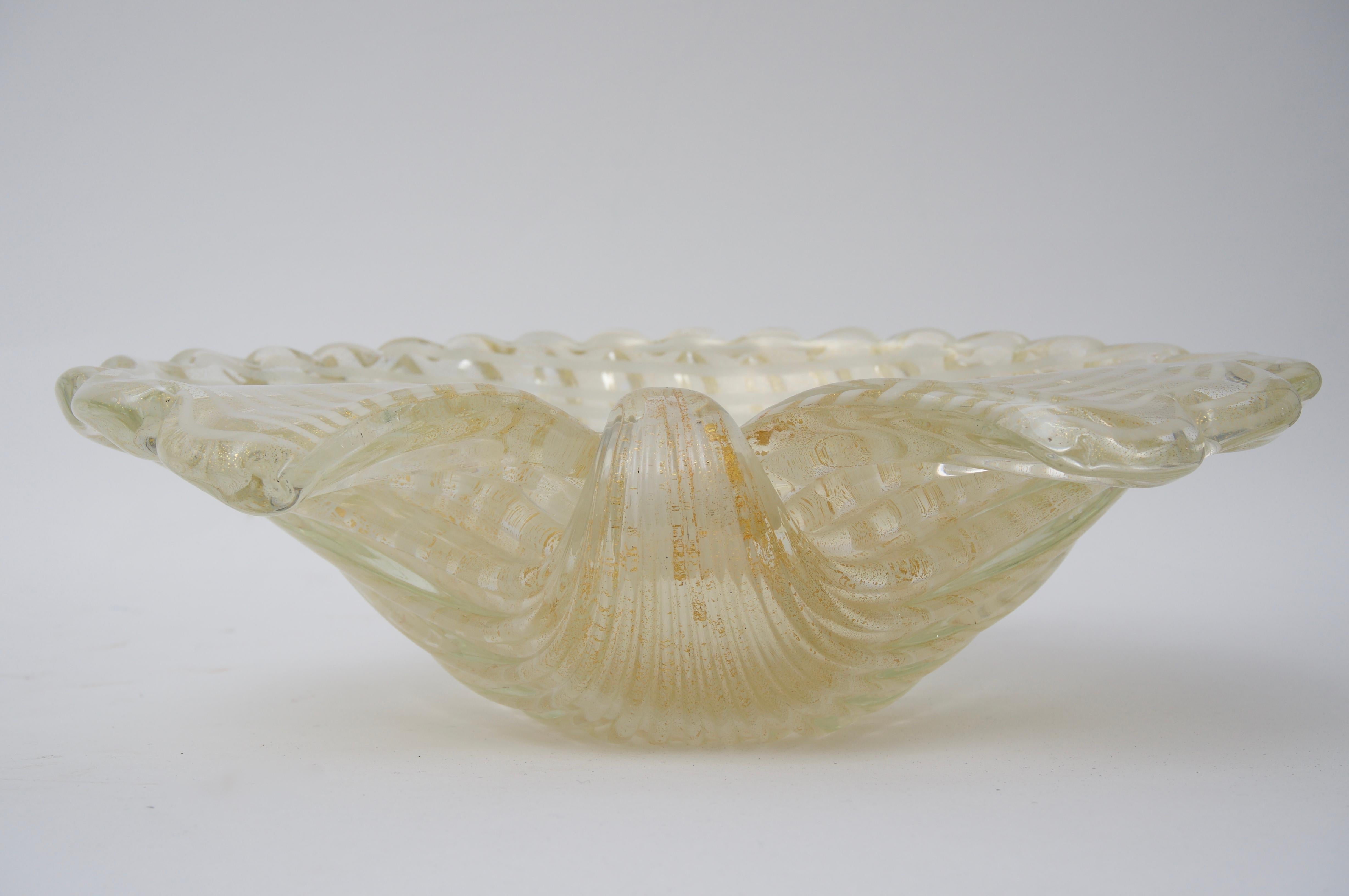 Large Scale Clam Shell Murano Glass Dish In Good Condition In West Palm Beach, FL