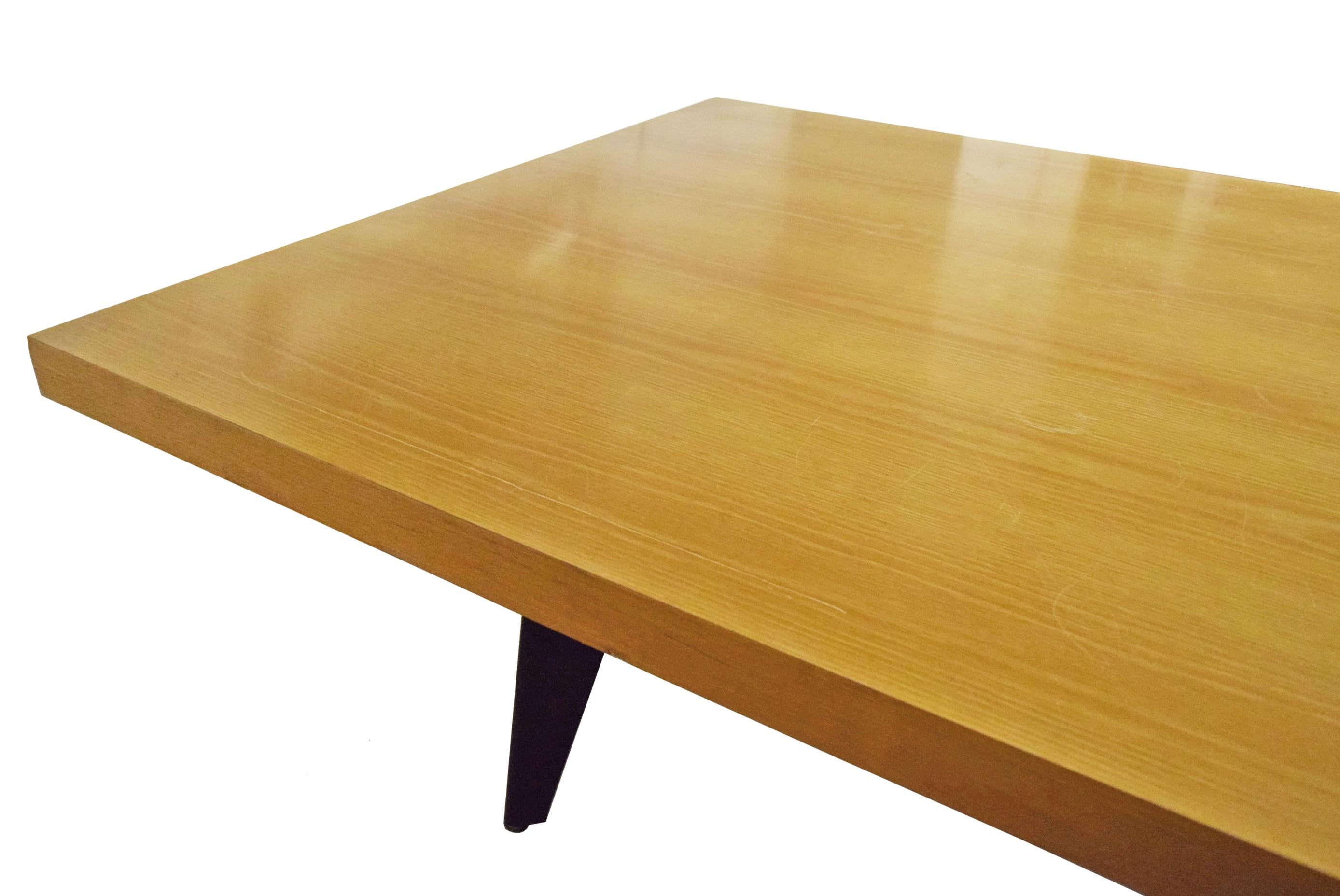 Fin du 20e siècle Table de conférence à grande échelle dans le style de Jean Prouv, produite en 1982, NYC en vente