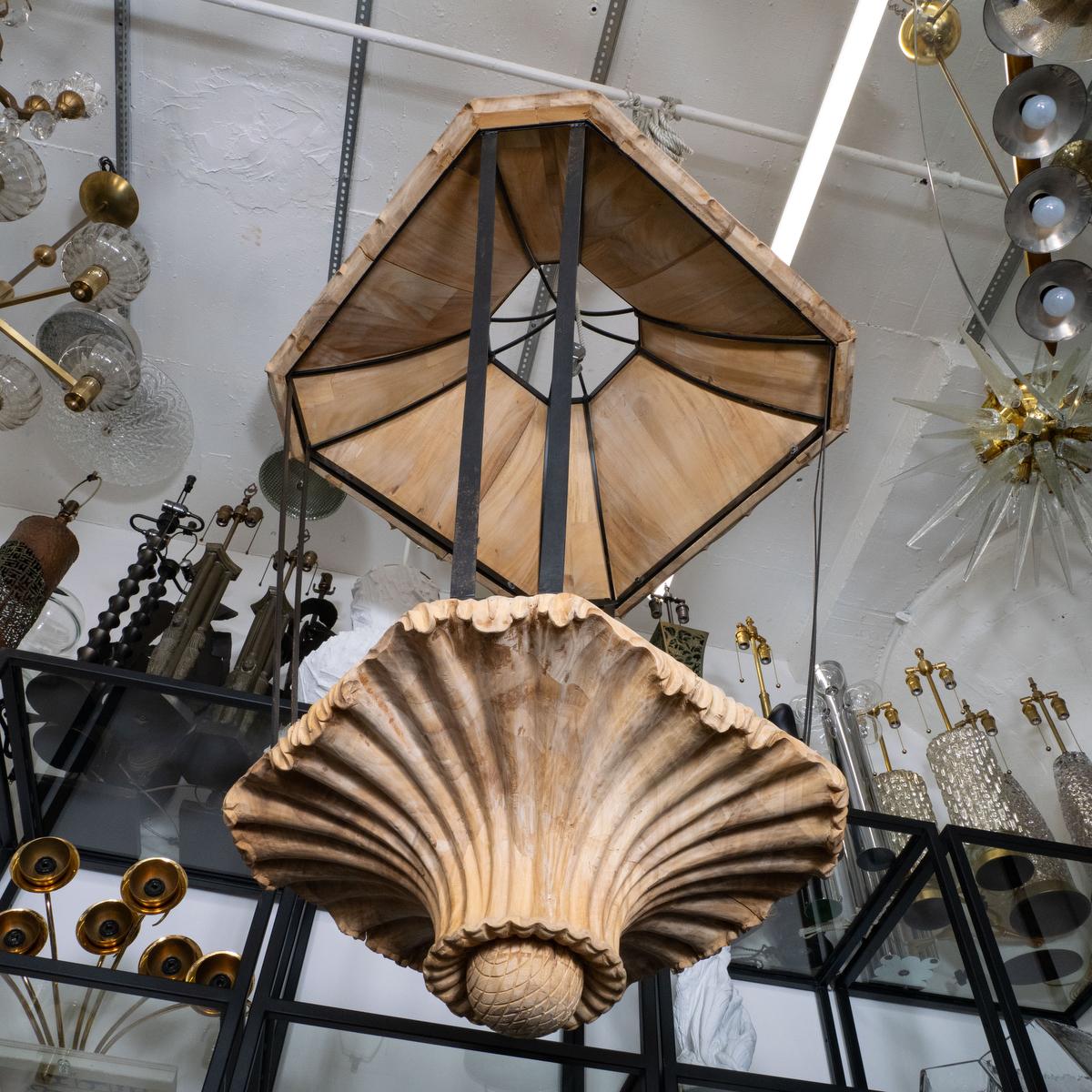 Fer Plafonnier décoratif en bois et fer sculpté à grande échelle en vente