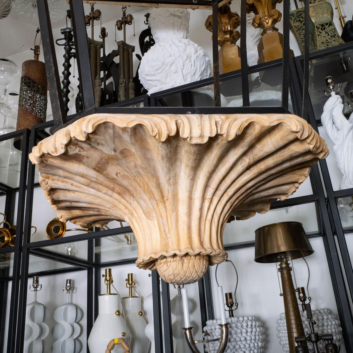 Plafonnier décoratif en bois et fer sculpté à grande échelle en vente 1