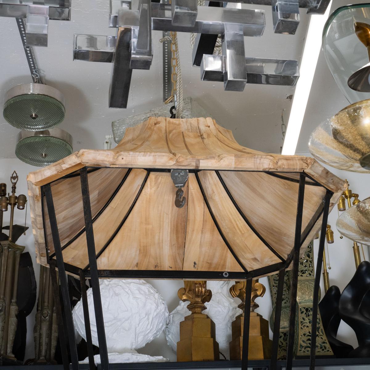 Plafonnier décoratif en bois et fer sculpté à grande échelle en vente 2