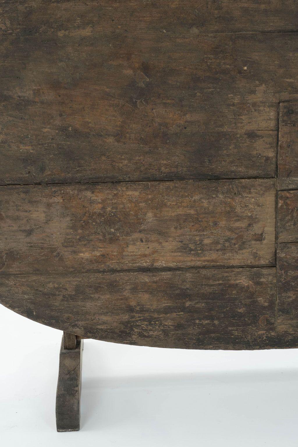 Large-Scale Early Oval-Shape Dining Table 3