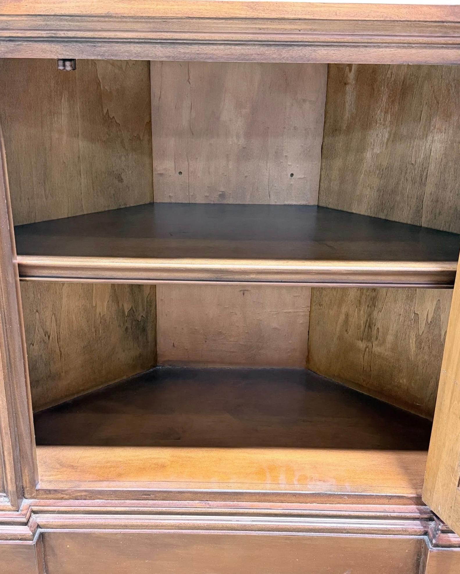 Large Scale English Georgian Style Corner Cabinets W/ Fan Or Shell Form -Pair For Sale 1