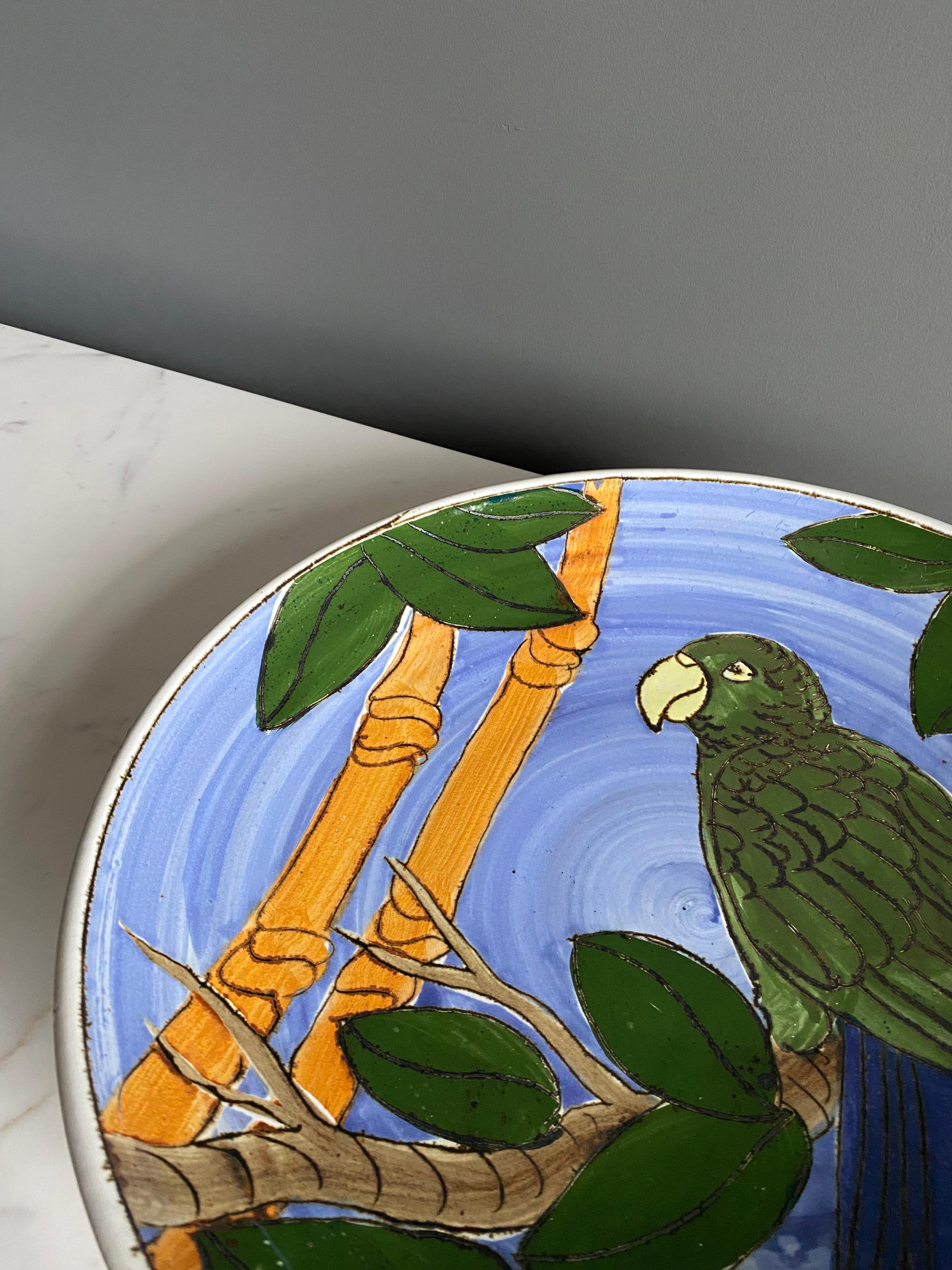 Large Scale Exotic Bird Ceramic Charger / Plate  In Good Condition For Sale In Costa Mesa, CA