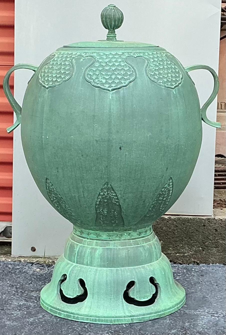 Large Scale Faux Bronze Chinese Style Urn / Garden Statue For Sale 1