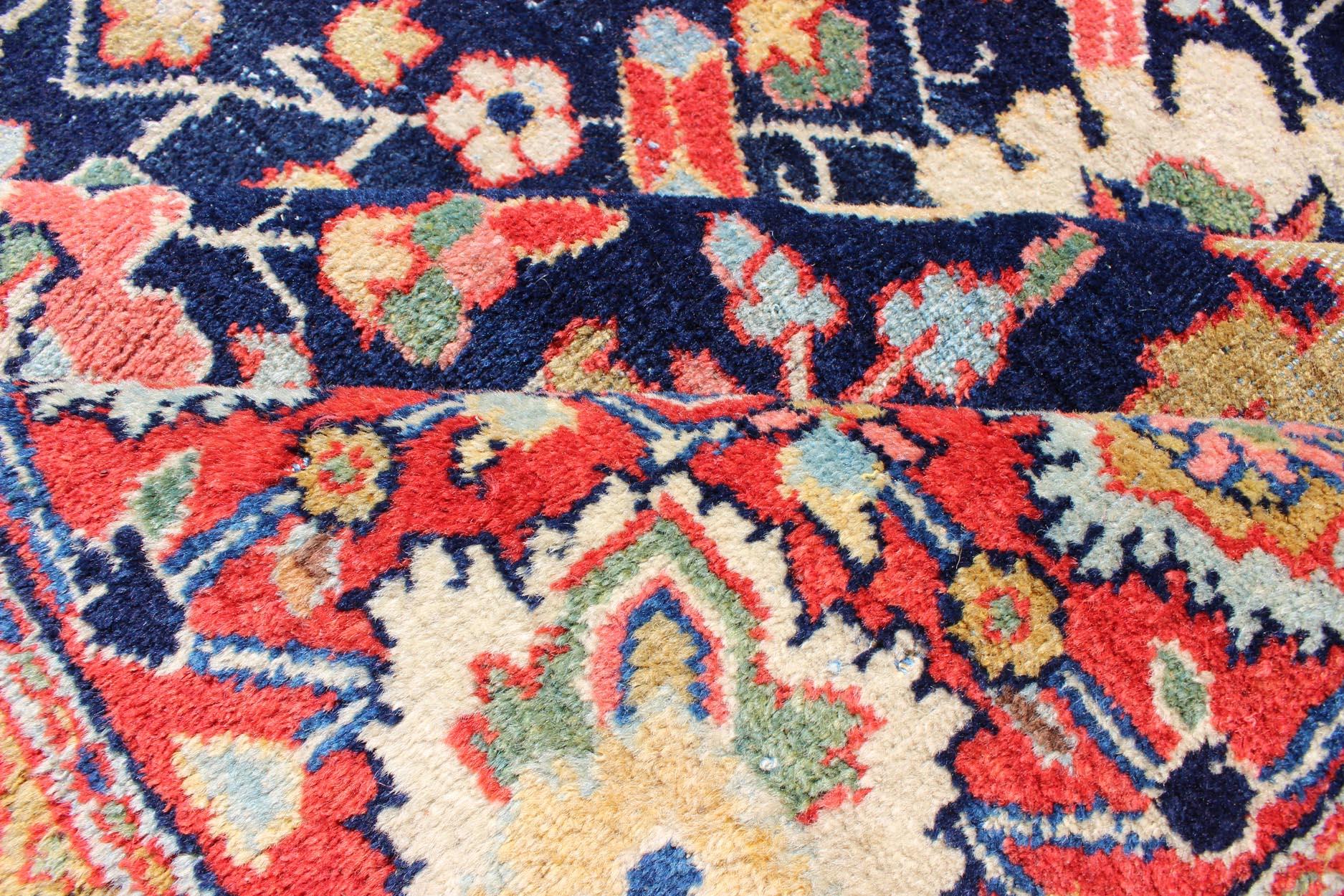 Large-Scale Flowers Design Antique Persian Sultanabad Mahal Rug in Navy Blue In Good Condition For Sale In Atlanta, GA