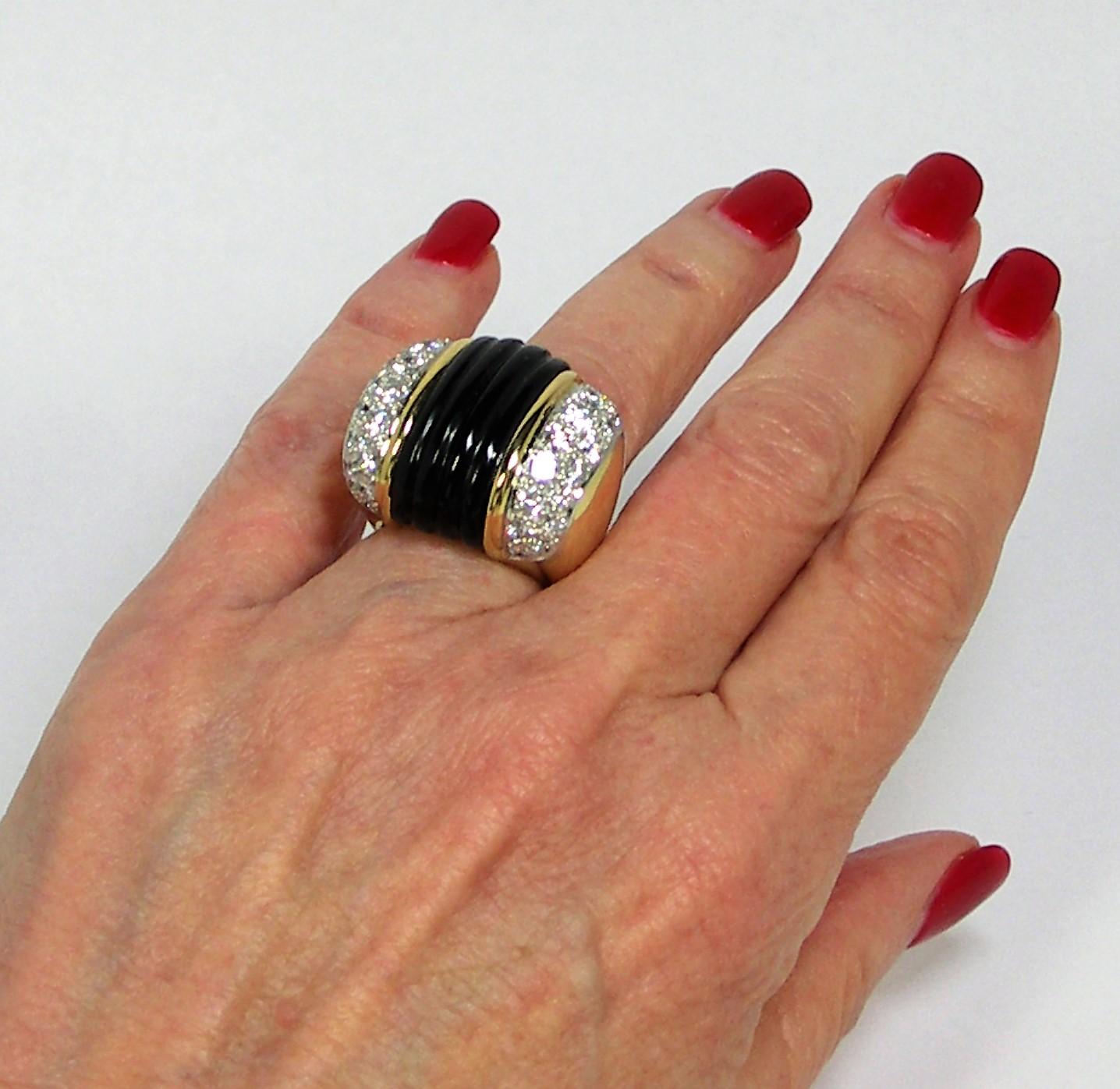 Large Scale Fluted Onyx, Gold and Diamond Statement Ring 2