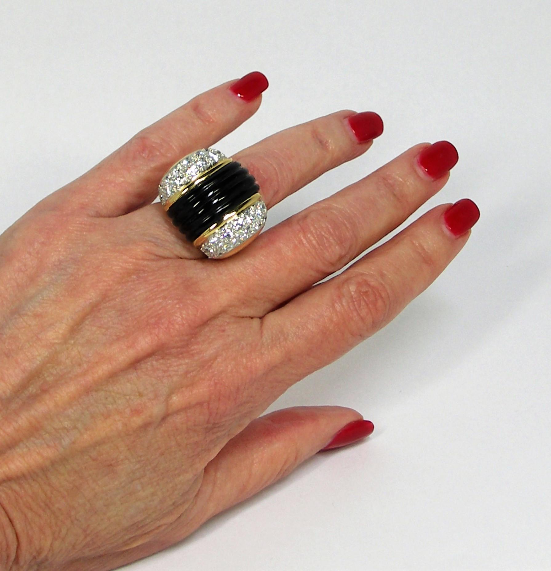 Large Scale Fluted Onyx, Gold and Diamond Statement Ring 4