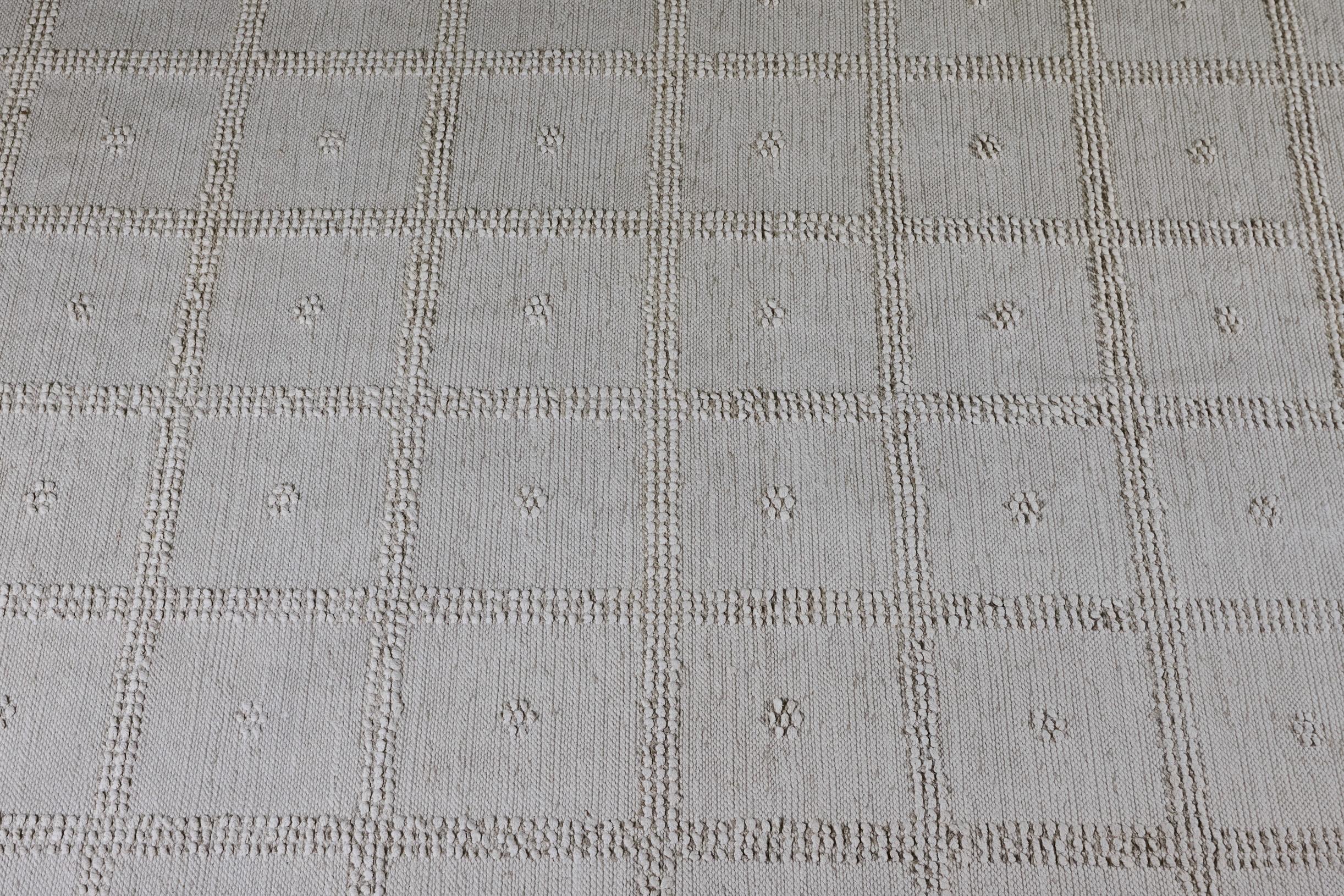 Geometrischer Teppich in großformatigem Maßstab von Leo J. Mahsoud für Carousel im Angebot 4
