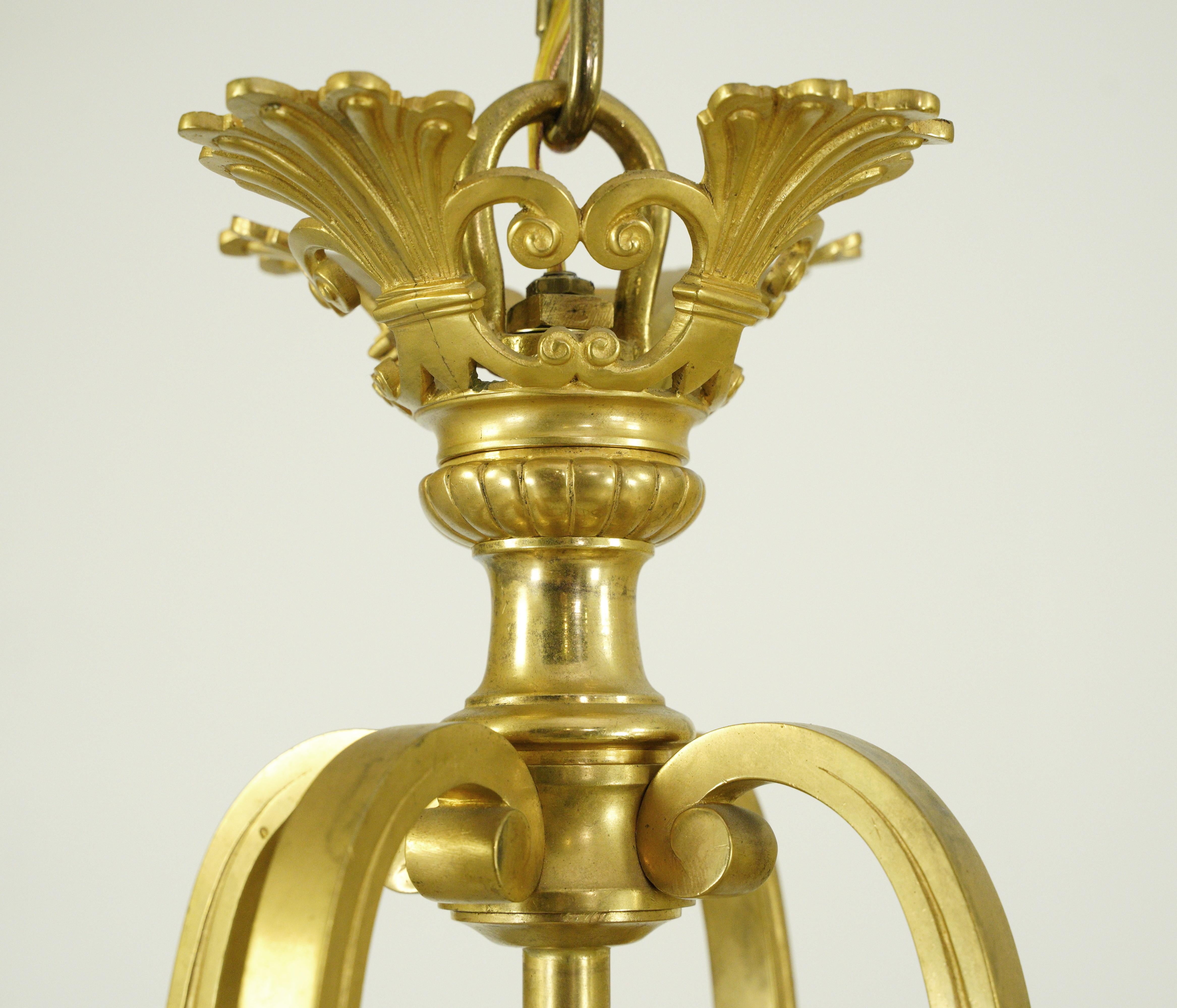 Doré Lanterne de vestibule à grande échelle en laiton doré et verre