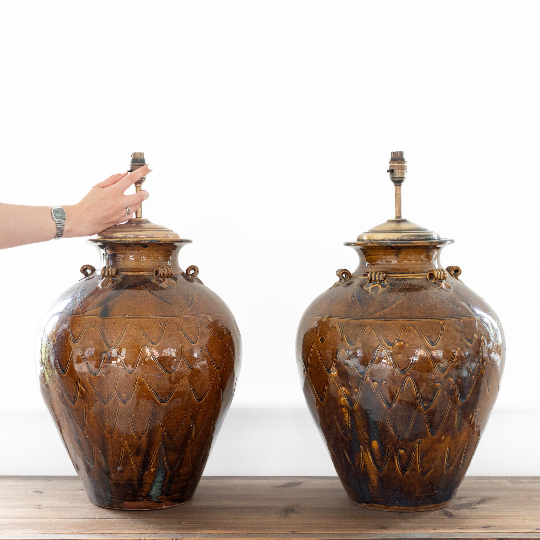 XX secolo Large Scale Glazed Earthenware Lamps Country House in vendita