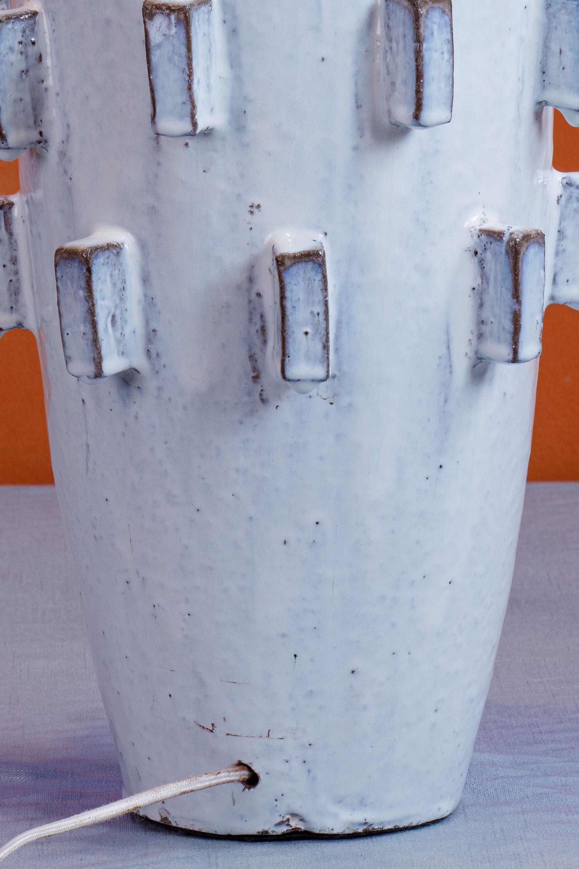 Large-Scale Glazed White “Spiky” Table Lamp In New Condition For Sale In Houston, TX