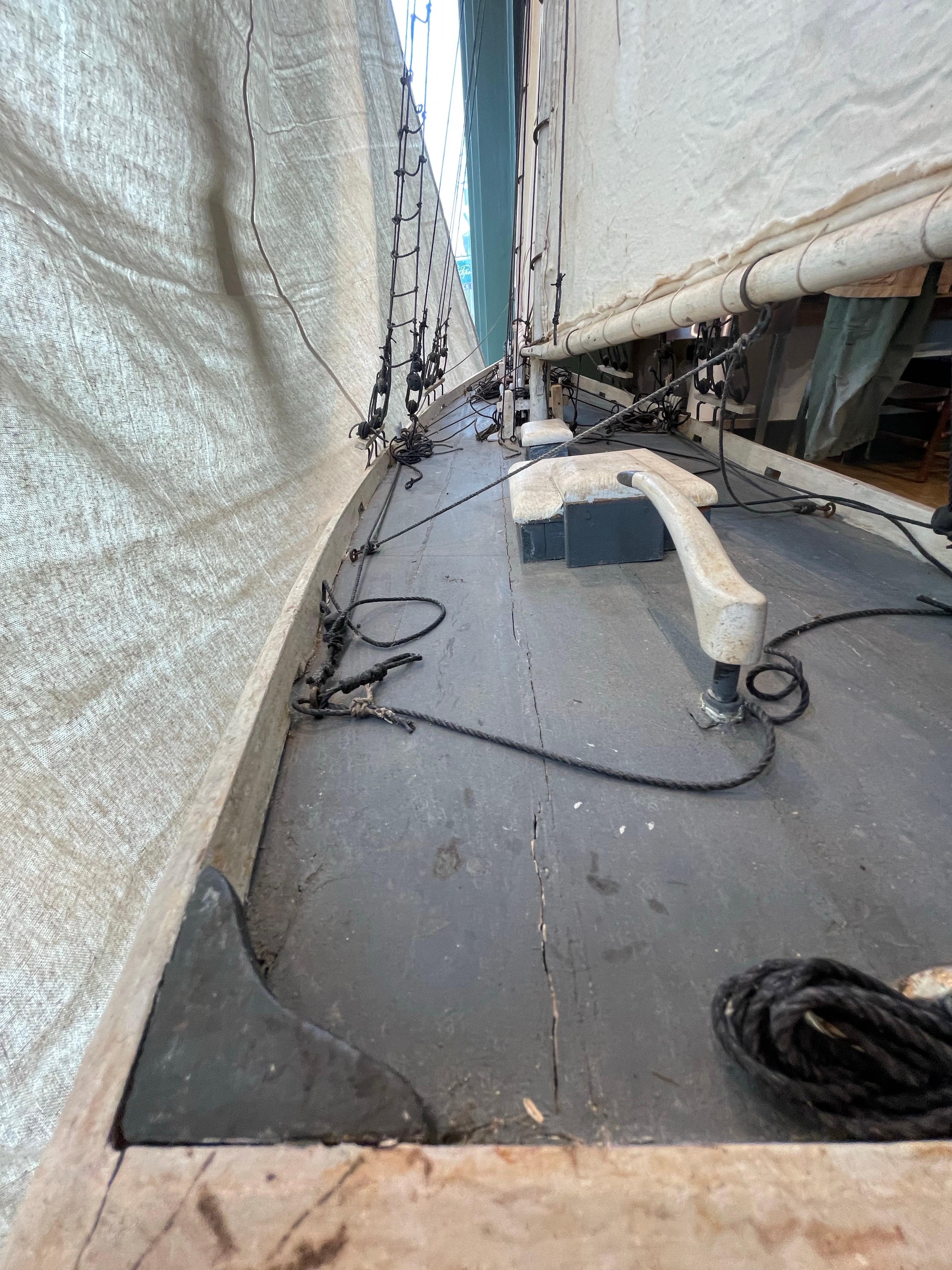 Modèle Schooner de Gloucester à grande échelle en vente 4