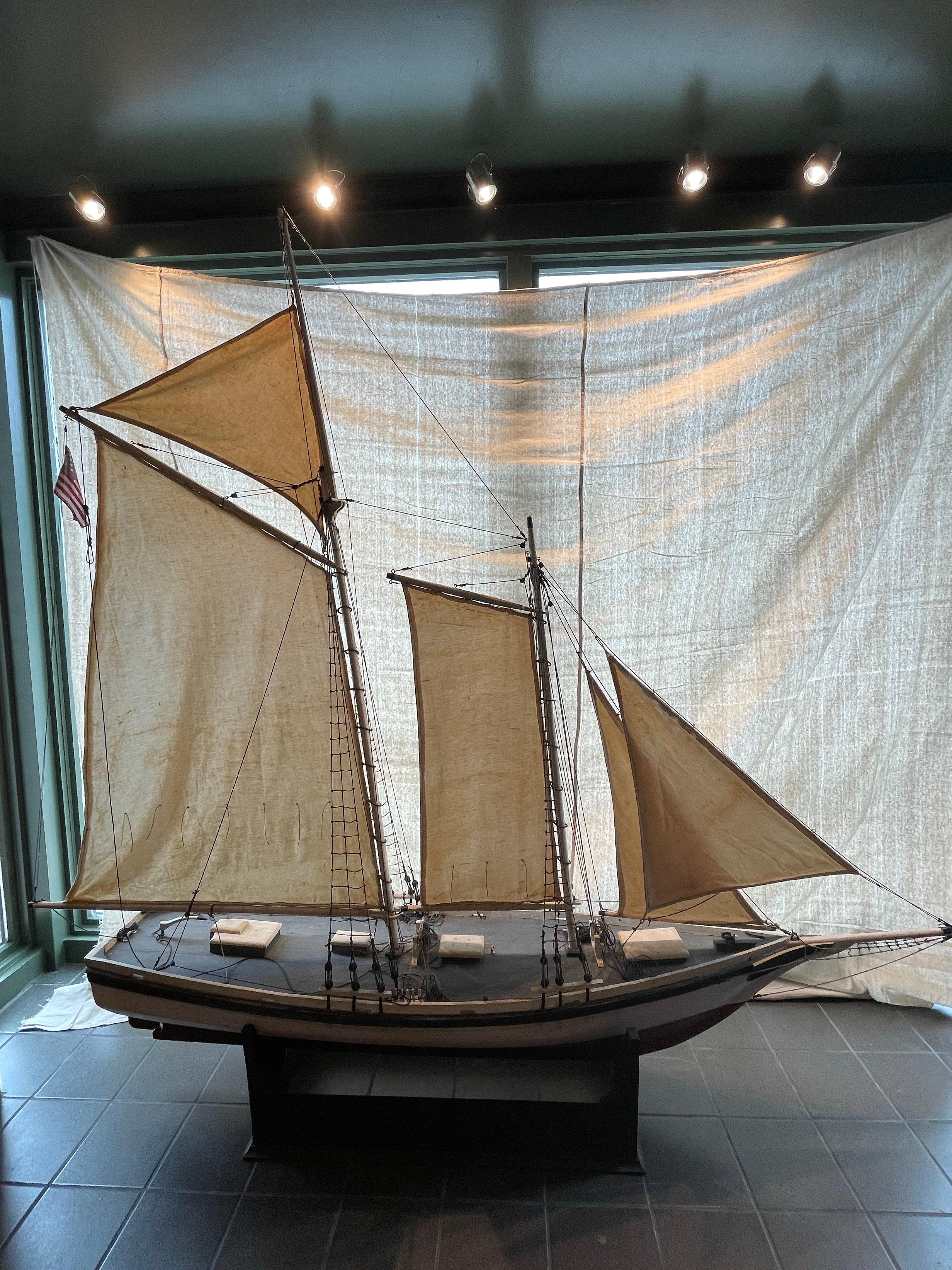 Modèle Schooner de Gloucester à grande échelle en vente 8