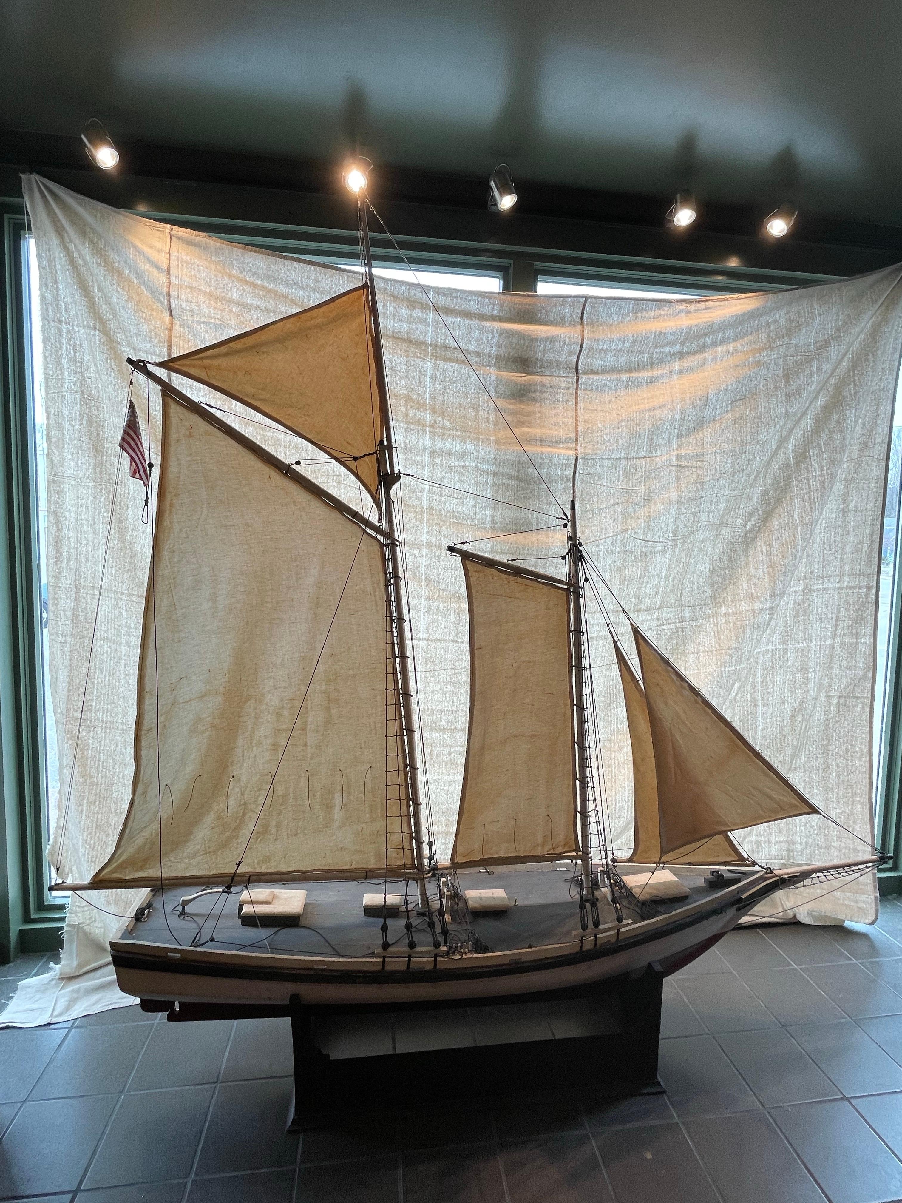 Fait main Modèle Schooner de Gloucester à grande échelle en vente