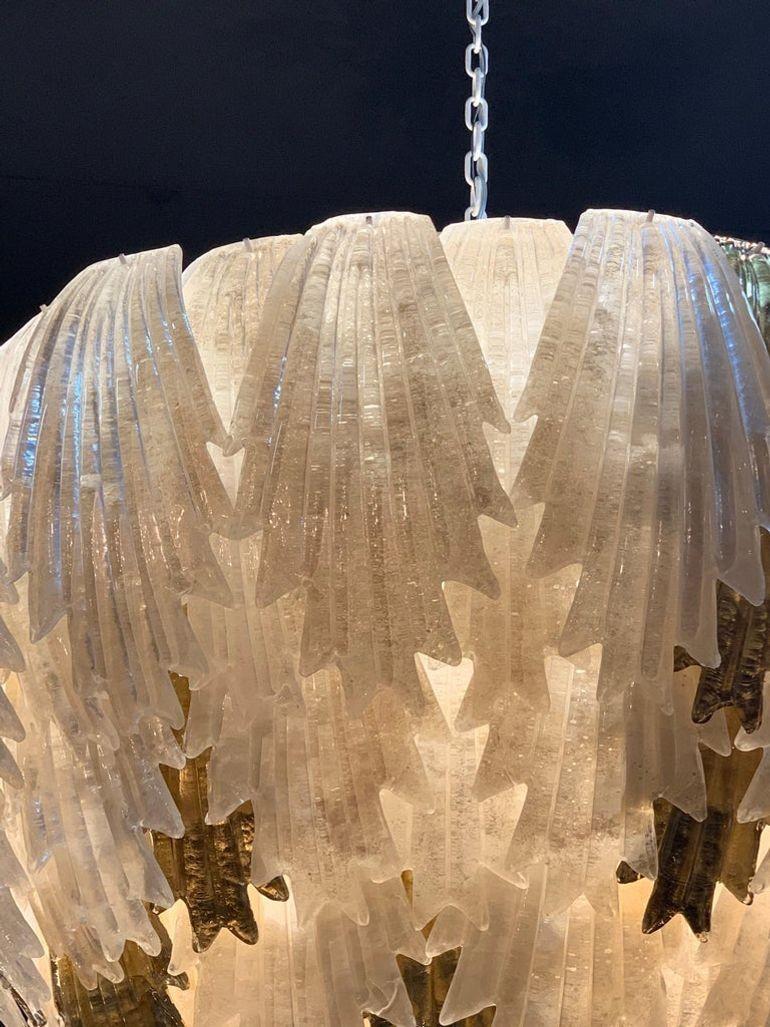 Lampadario a cascata di Murano bianco e oro di grandi dimensioni In condizioni buone in vendita a Dallas, TX